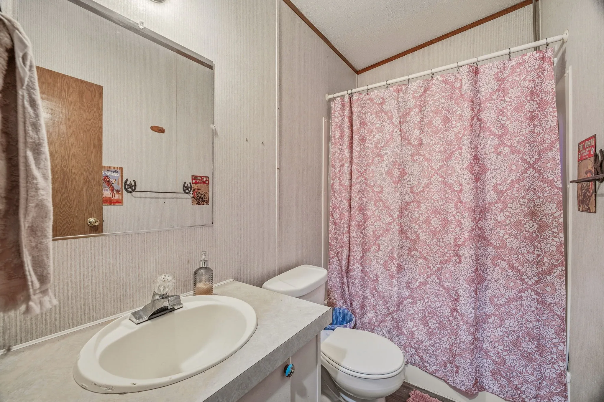 Single Family Residence For Sale in Erath County , 11555 N US Highway 377, Stephenville, Texas 76401, 3 Bedroom, 2 Bathroom, Garage spaces, 1,792 Sqft, built in 2000, mls#21369015, Real Estate Agent in Stephenville, Homes For Sale in Erath county, Homes For Sale in Stephenville, Realtor in Stephenville Texas, Real Estate Brokerage Independent Realty Texas, Luminita Cordes Realtor