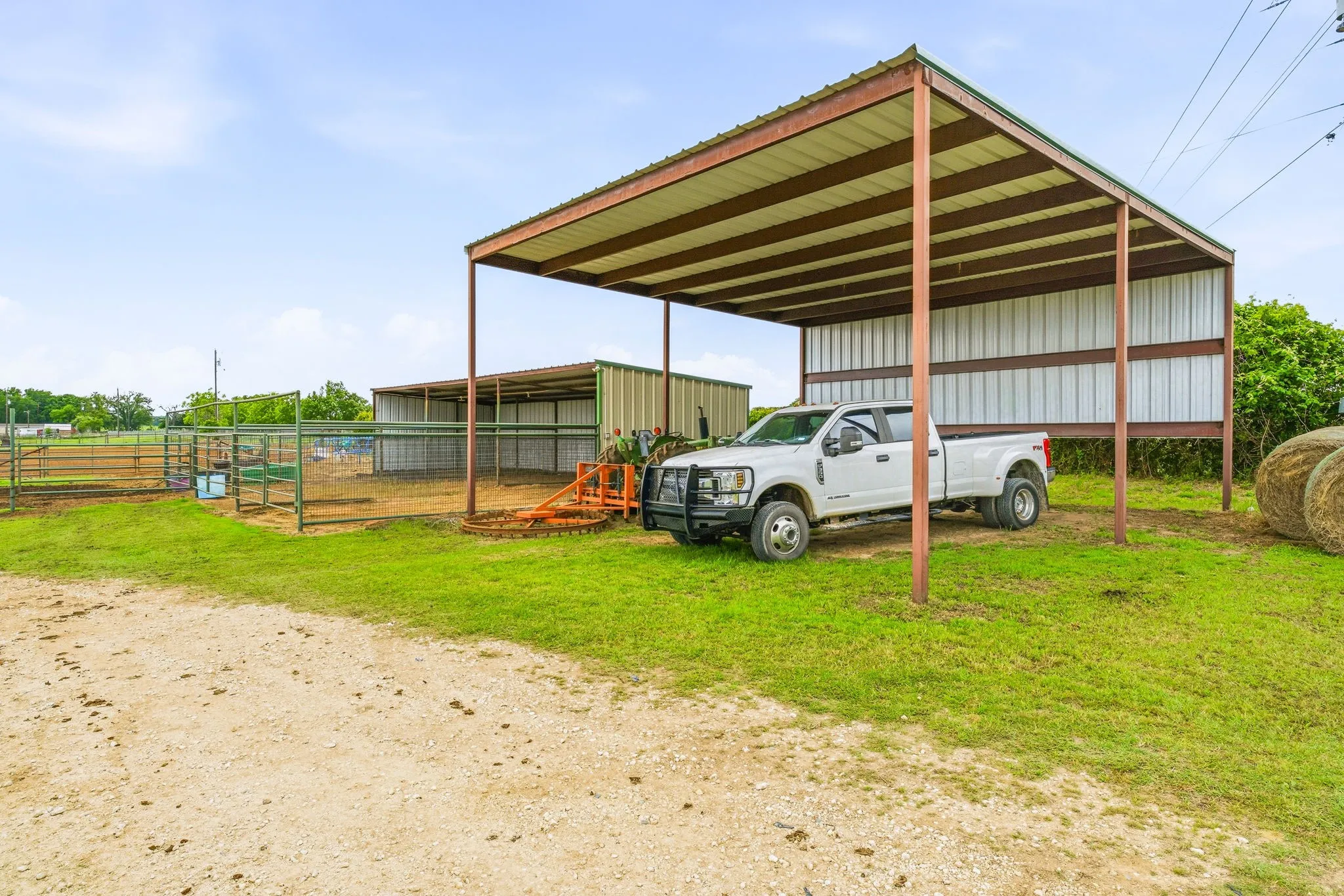 Single Family Residence For Sale in Erath County , 11555 N US Highway 377, Stephenville, Texas 76401, 3 Bedroom, 2 Bathroom, Garage spaces, 1,792 Sqft, built in 2000, mls#21369015, Real Estate Agent in Stephenville, Homes For Sale in Erath county, Homes For Sale in Stephenville, Realtor in Stephenville Texas, Real Estate Brokerage Independent Realty Texas, Luminita Cordes Realtor