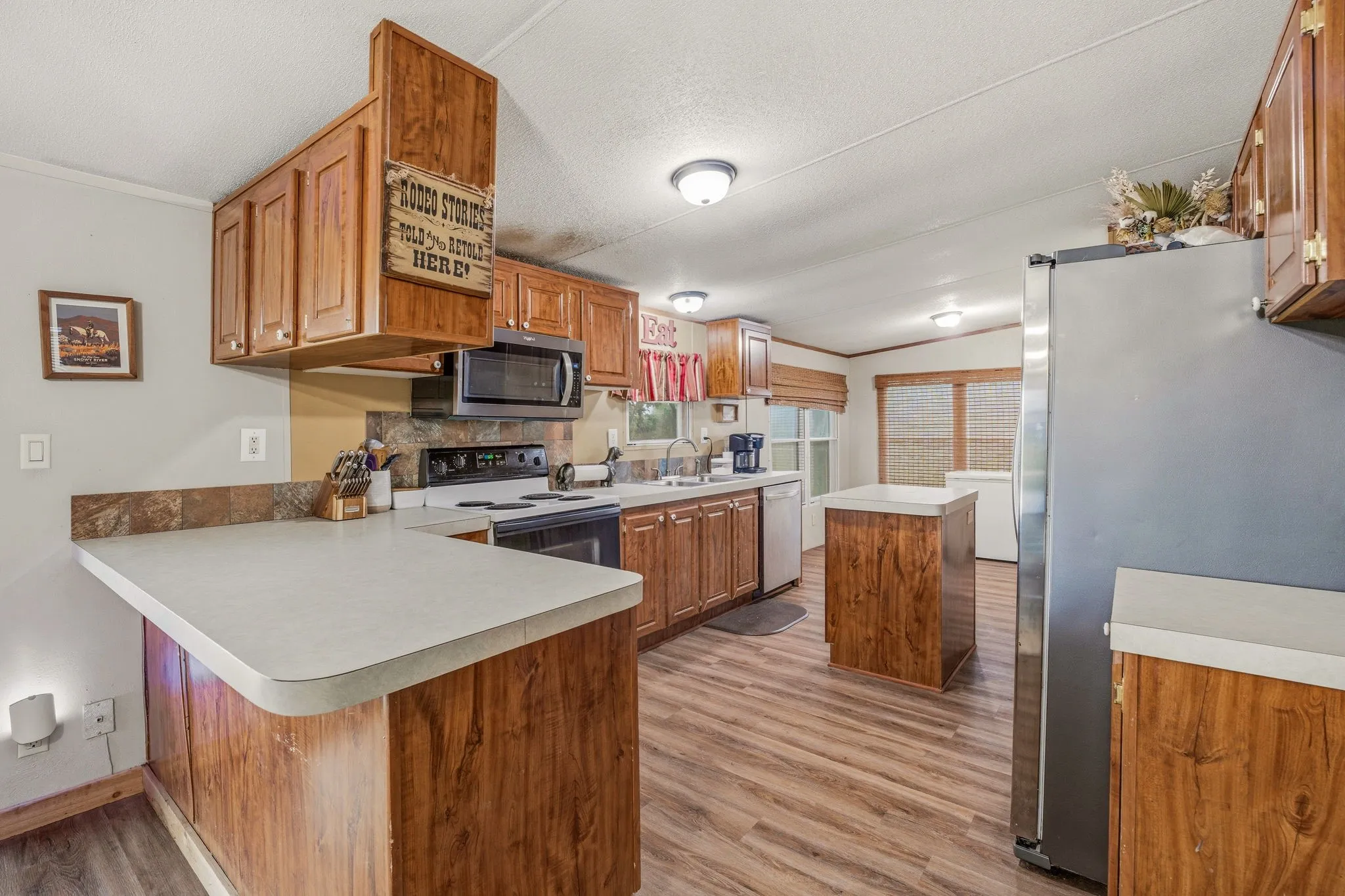 Single Family Residence For Sale in Erath County , 11555 N US Highway 377, Stephenville, Texas 76401, 3 Bedroom, 2 Bathroom, Garage spaces, 1,792 Sqft, built in 2000, mls#21369015, Real Estate Agent in Stephenville, Homes For Sale in Erath county, Homes For Sale in Stephenville, Realtor in Stephenville Texas, Real Estate Brokerage Independent Realty Texas, Luminita Cordes Realtor