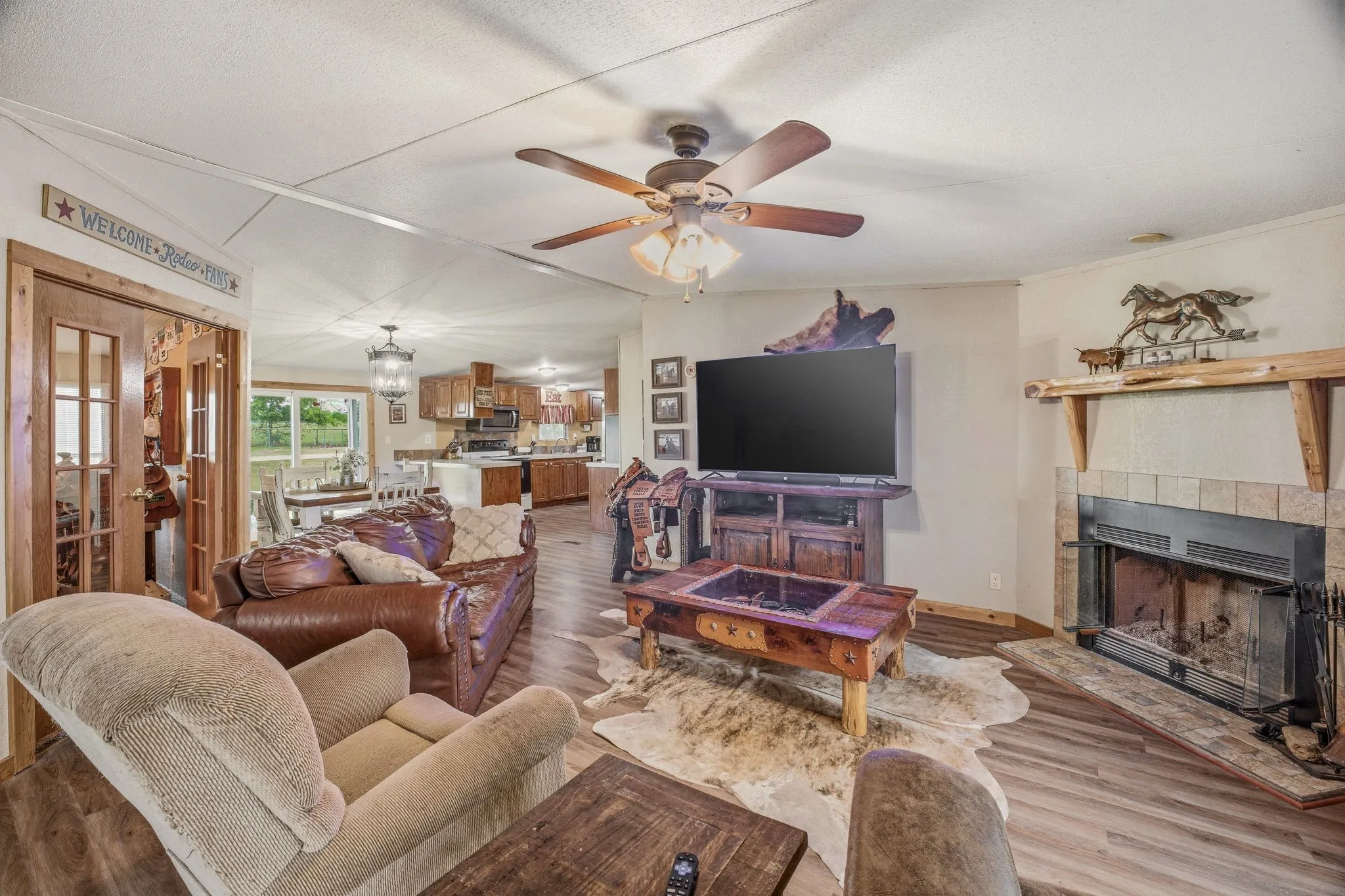 Single Family Residence For Sale in Erath County , 11555 N US Highway 377, Stephenville, Texas 76401, 3 Bedroom, 2 Bathroom, Garage spaces, 1,792 Sqft, built in 2000, mls#21369015, Real Estate Agent in Stephenville, Homes For Sale in Erath county, Homes For Sale in Stephenville, Realtor in Stephenville Texas, Real Estate Brokerage Independent Realty Texas, Luminita Cordes Realtor