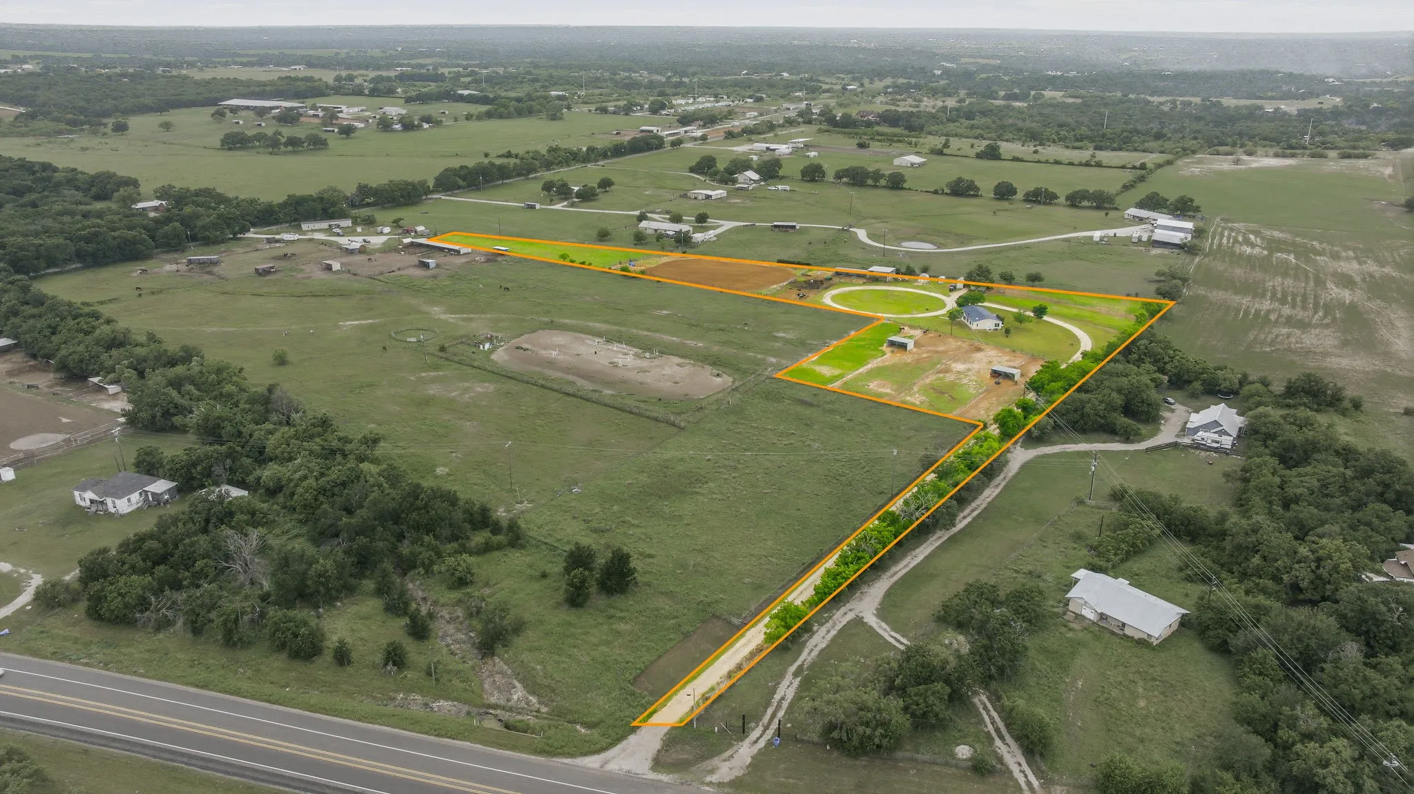 Single Family Residence For Sale in Erath County , 11555 N US Highway 377, Stephenville, Texas 76401, 3 Bedroom, 2 Bathroom, Garage spaces, 1,792 Sqft, built in 2000, mls#21369015, Real Estate Agent in Stephenville, Homes For Sale in Erath county, Homes For Sale in Stephenville, Realtor in Stephenville Texas, Real Estate Brokerage Independent Realty Texas, Luminita Cordes Realtor