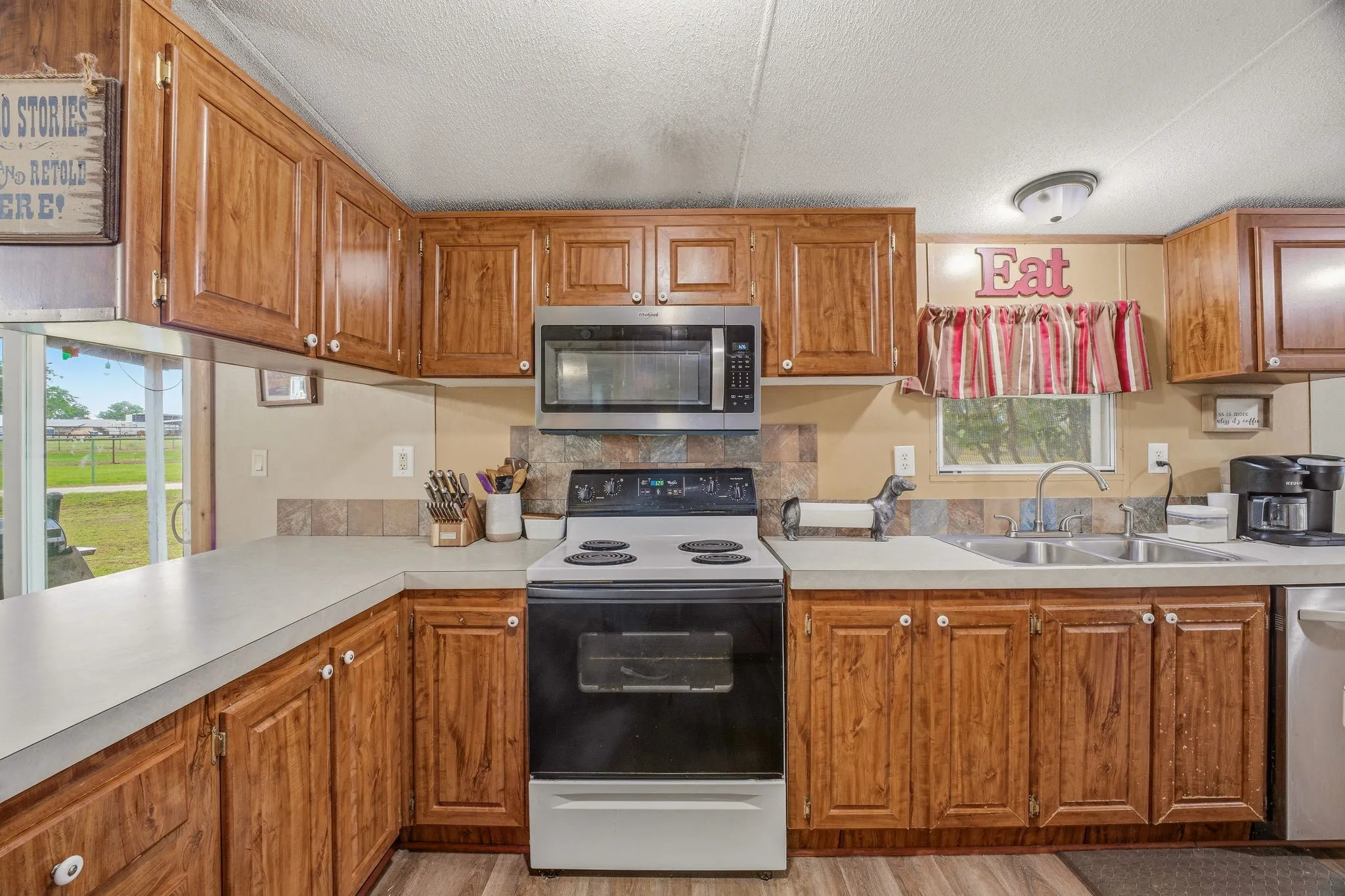 Single Family Residence For Sale in Erath County , 11555 N US Highway 377, Stephenville, Texas 76401, 3 Bedroom, 2 Bathroom, Garage spaces, 1,792 Sqft, built in 2000, mls#21369015, Real Estate Agent in Stephenville, Homes For Sale in Erath county, Homes For Sale in Stephenville, Realtor in Stephenville Texas, Real Estate Brokerage Independent Realty Texas, Luminita Cordes Realtor