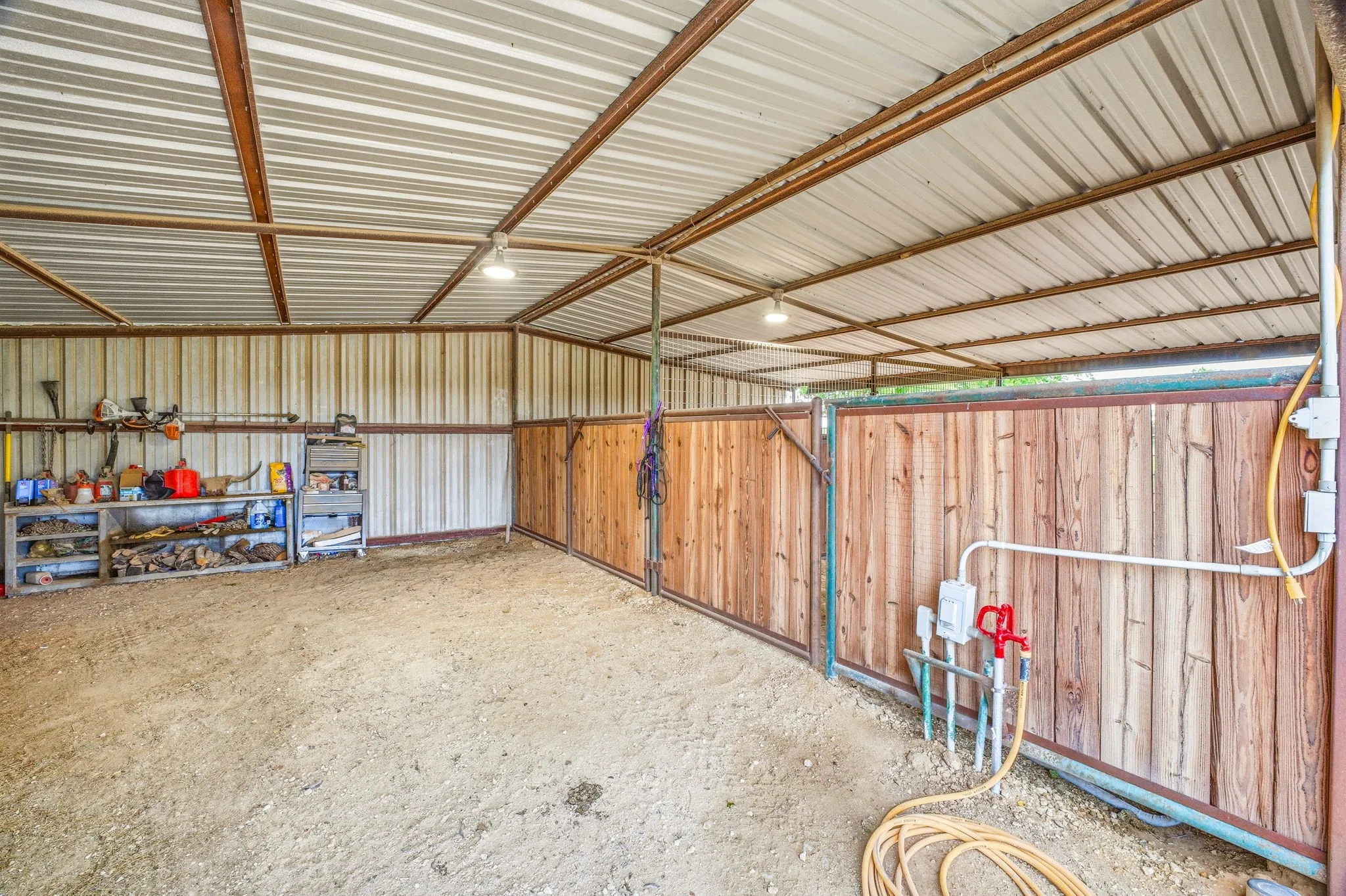 Single Family Residence For Sale in Erath County , 11555 N US Highway 377, Stephenville, Texas 76401, 3 Bedroom, 2 Bathroom, Garage spaces, 1,792 Sqft, built in 2000, mls#21369015, Real Estate Agent in Stephenville, Homes For Sale in Erath county, Homes For Sale in Stephenville, Realtor in Stephenville Texas, Real Estate Brokerage Independent Realty Texas, Luminita Cordes Realtor