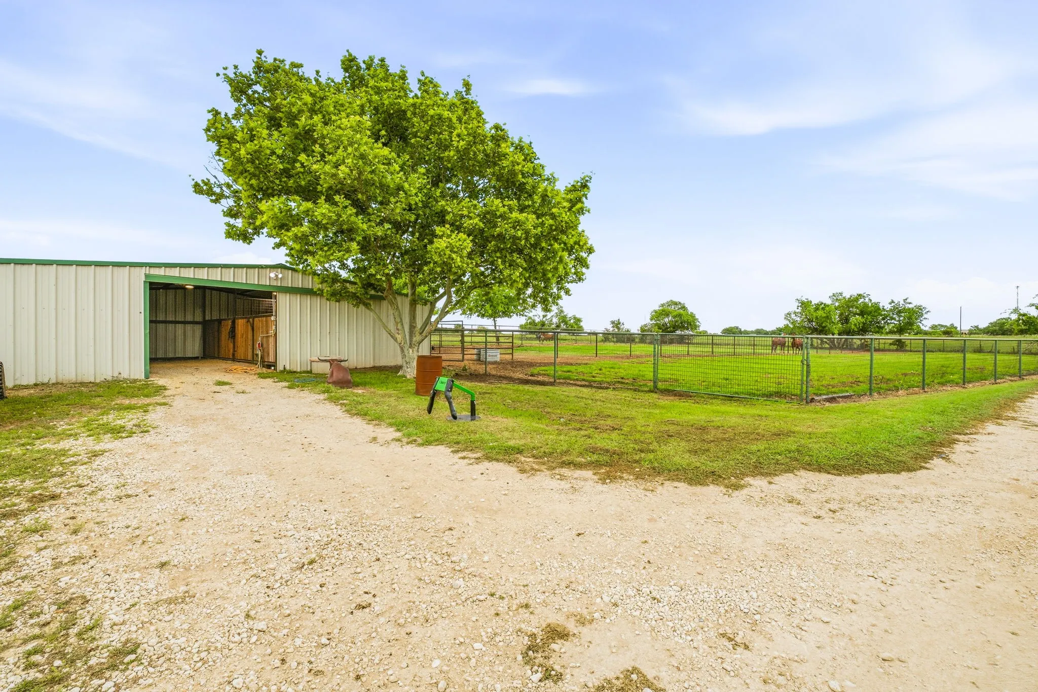 Single Family Residence For Sale in Erath County , 11555 N US Highway 377, Stephenville, Texas 76401, 3 Bedroom, 2 Bathroom, Garage spaces, 1,792 Sqft, built in 2000, mls#21369015, Real Estate Agent in Stephenville, Homes For Sale in Erath county, Homes For Sale in Stephenville, Realtor in Stephenville Texas, Real Estate Brokerage Independent Realty Texas, Luminita Cordes Realtor