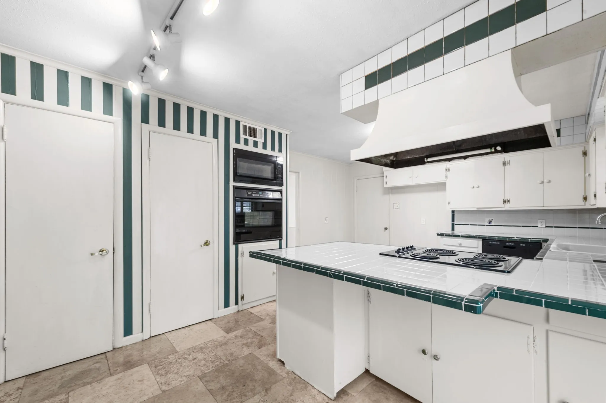 Single Family Residence For Rent in Dallas County , 5007 Rockport Drive, Dallas, Texas 75232, 3 Bedroom, 2 Bathroom, 2 Garage spaces, 1,971 Sqft, built in 1955, mls#21371531, Real Estate Agent in Dallas, Homes For Rent in Dallas county, Homes For Rent in Dallas, Realtor in Dallas Texas, Real Estate Brokerage Independent Realty Texas, Luminita Cordes Realtor