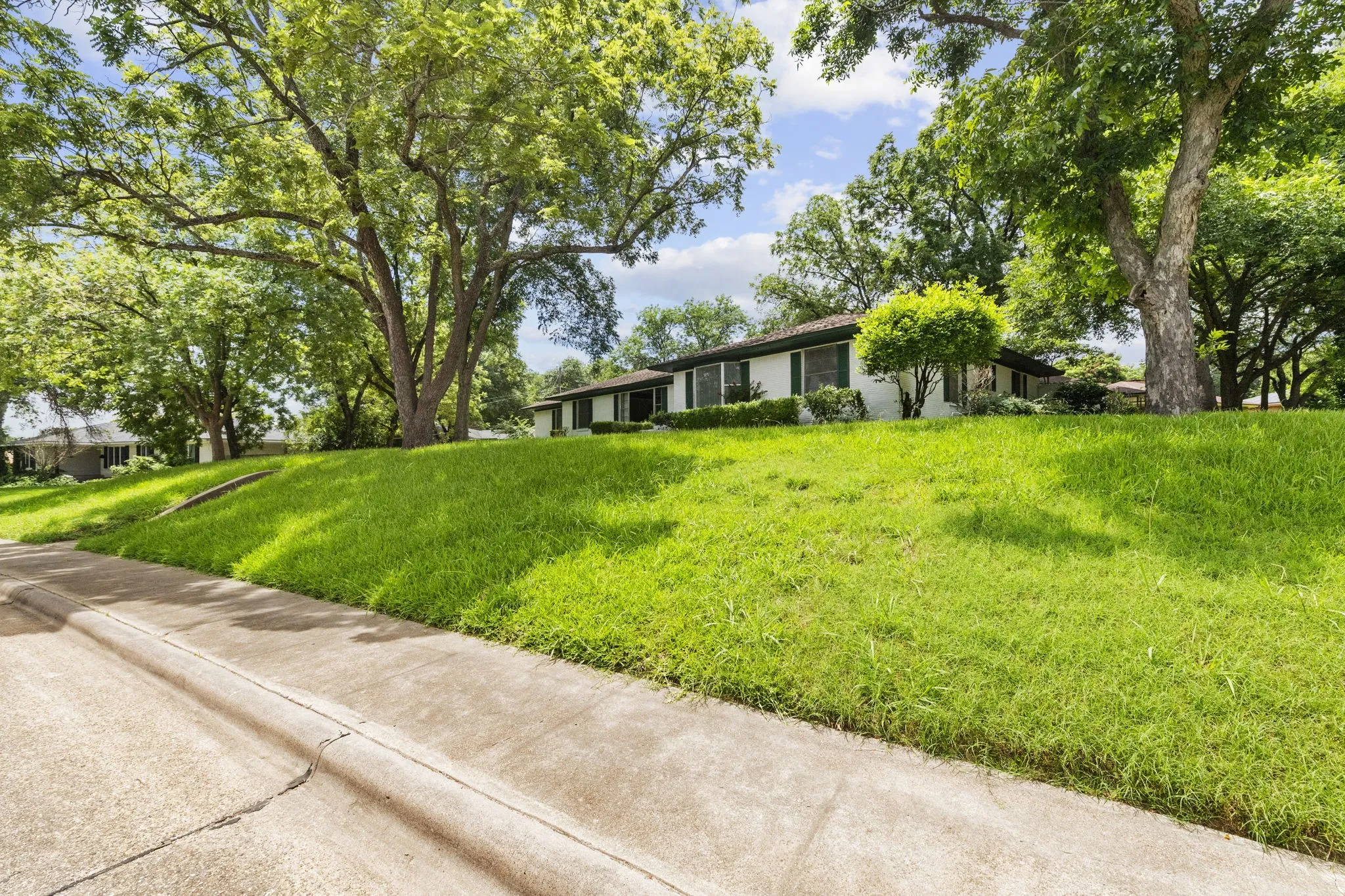 Single Family Residence For Rent in Dallas County , 5007 Rockport Drive, Dallas, Texas 75232, 3 Bedroom, 2 Bathroom, 2 Garage spaces, 1,971 Sqft, built in 1955, mls#21371531, Real Estate Agent in Dallas, Homes For Rent in Dallas county, Homes For Rent in Dallas, Realtor in Dallas Texas, Real Estate Brokerage Independent Realty Texas, Luminita Cordes Realtor