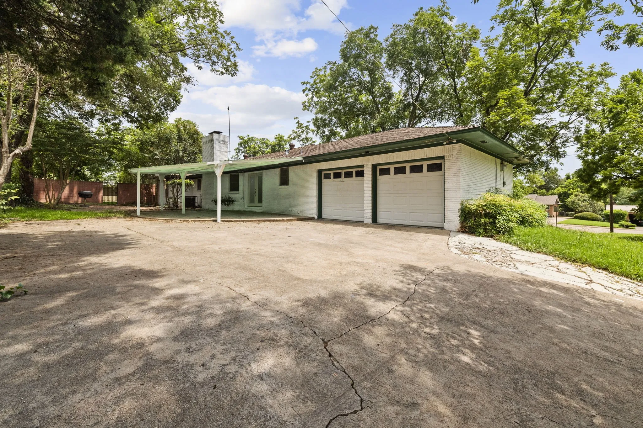 Single Family Residence For Rent in Dallas County , 5007 Rockport Drive, Dallas, Texas 75232, 3 Bedroom, 2 Bathroom, 2 Garage spaces, 1,971 Sqft, built in 1955, mls#21371531, Real Estate Agent in Dallas, Homes For Rent in Dallas county, Homes For Rent in Dallas, Realtor in Dallas Texas, Real Estate Brokerage Independent Realty Texas, Luminita Cordes Realtor