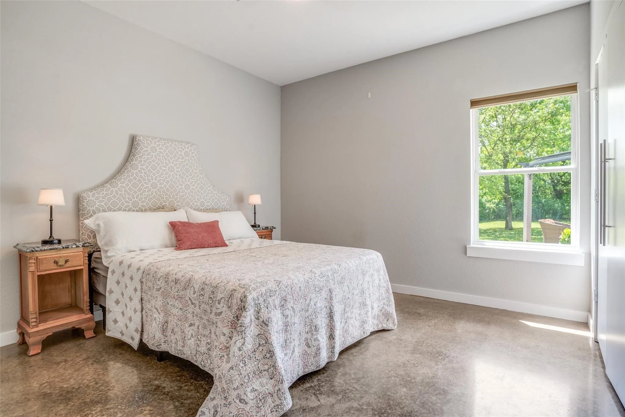 Single Family Residence For Sale in Parker County , 104 Windsong Court, Weatherford, Texas 76087, 4 Bedroom, 4 Bathroom, 2 Garage spaces, 2,611 Sqft, built in 2016, mls#21355448, Real Estate Agent in Weatherford, Homes For Sale in Parker county, Homes For Sale in Weatherford, Realtor in Weatherford Texas, Real Estate Brokerage Independent Realty Texas, Luminita Cordes Realtor