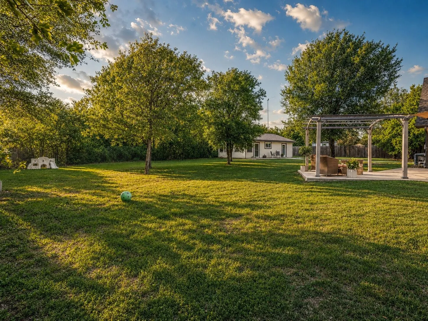 Single Family Residence For Sale in Parker County , 104 Windsong Court, Weatherford, Texas 76087, 4 Bedroom, 4 Bathroom, 2 Garage spaces, 2,611 Sqft, built in 2016, mls#21355448, Real Estate Agent in Weatherford, Homes For Sale in Parker county, Homes For Sale in Weatherford, Realtor in Weatherford Texas, Real Estate Brokerage Independent Realty Texas, Luminita Cordes Realtor
