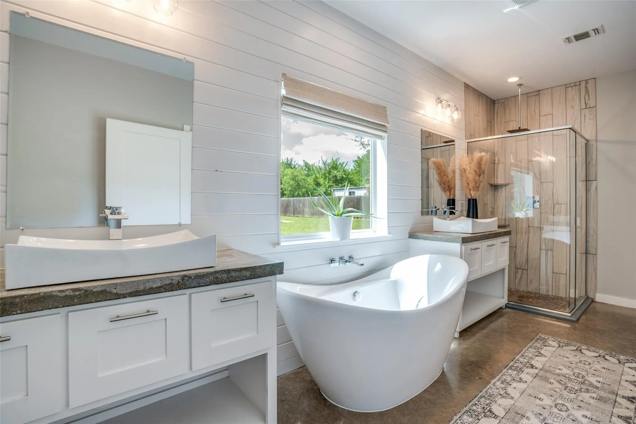 Single Family Residence For Sale in Parker County , 104 Windsong Court, Weatherford, Texas 76087, 4 Bedroom, 4 Bathroom, 2 Garage spaces, 2,611 Sqft, built in 2016, mls#21355448, Real Estate Agent in Weatherford, Homes For Sale in Parker county, Homes For Sale in Weatherford, Realtor in Weatherford Texas, Real Estate Brokerage Independent Realty Texas, Luminita Cordes Realtor