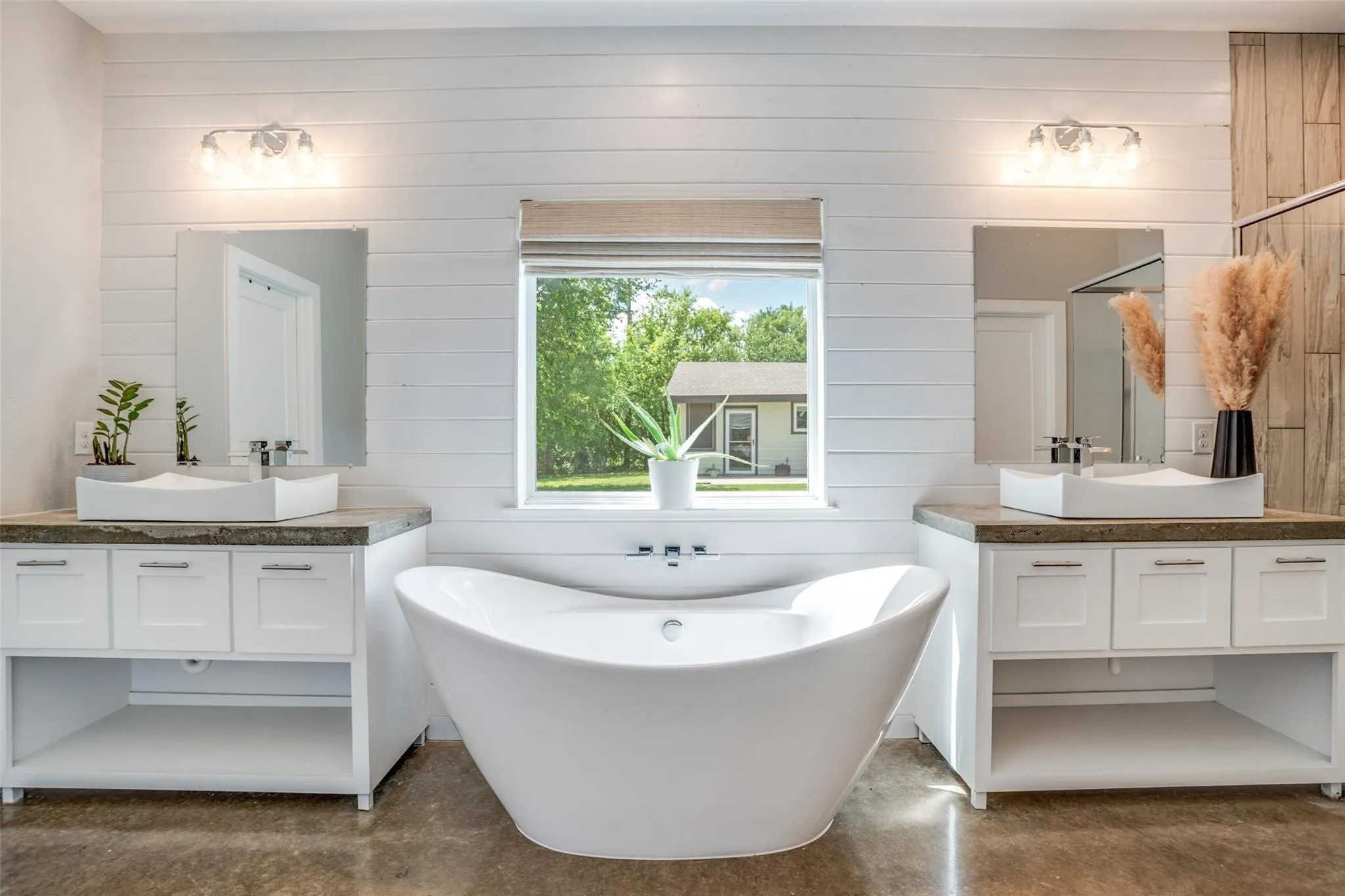 Single Family Residence For Sale in Parker County , 104 Windsong Court, Weatherford, Texas 76087, 4 Bedroom, 4 Bathroom, 2 Garage spaces, 2,611 Sqft, built in 2016, mls#21355448, Real Estate Agent in Weatherford, Homes For Sale in Parker county, Homes For Sale in Weatherford, Realtor in Weatherford Texas, Real Estate Brokerage Independent Realty Texas, Luminita Cordes Realtor