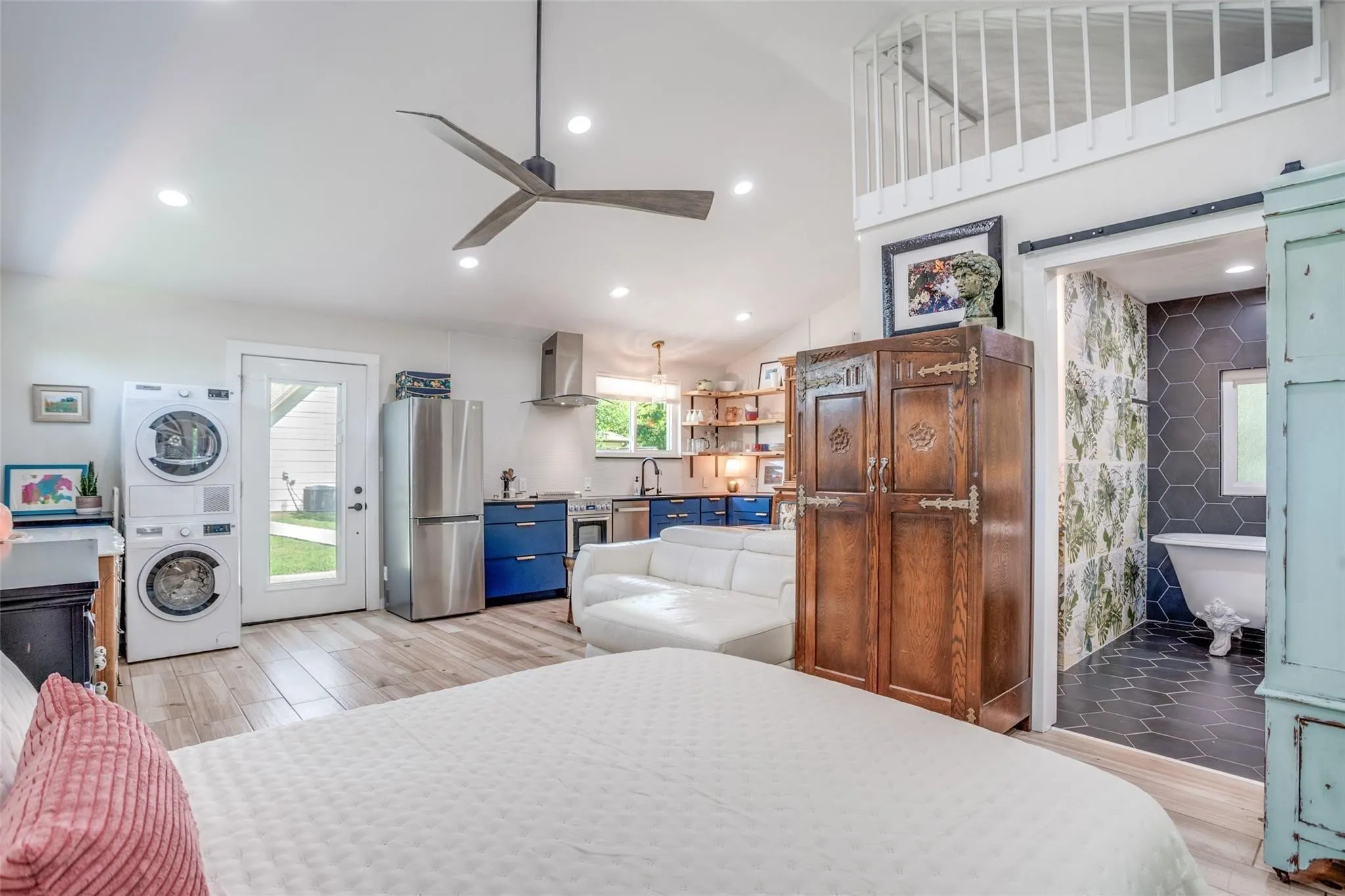 Single Family Residence For Sale in Parker County , 104 Windsong Court, Weatherford, Texas 76087, 4 Bedroom, 4 Bathroom, 2 Garage spaces, 2,611 Sqft, built in 2016, mls#21355448, Real Estate Agent in Weatherford, Homes For Sale in Parker county, Homes For Sale in Weatherford, Realtor in Weatherford Texas, Real Estate Brokerage Independent Realty Texas, Luminita Cordes Realtor