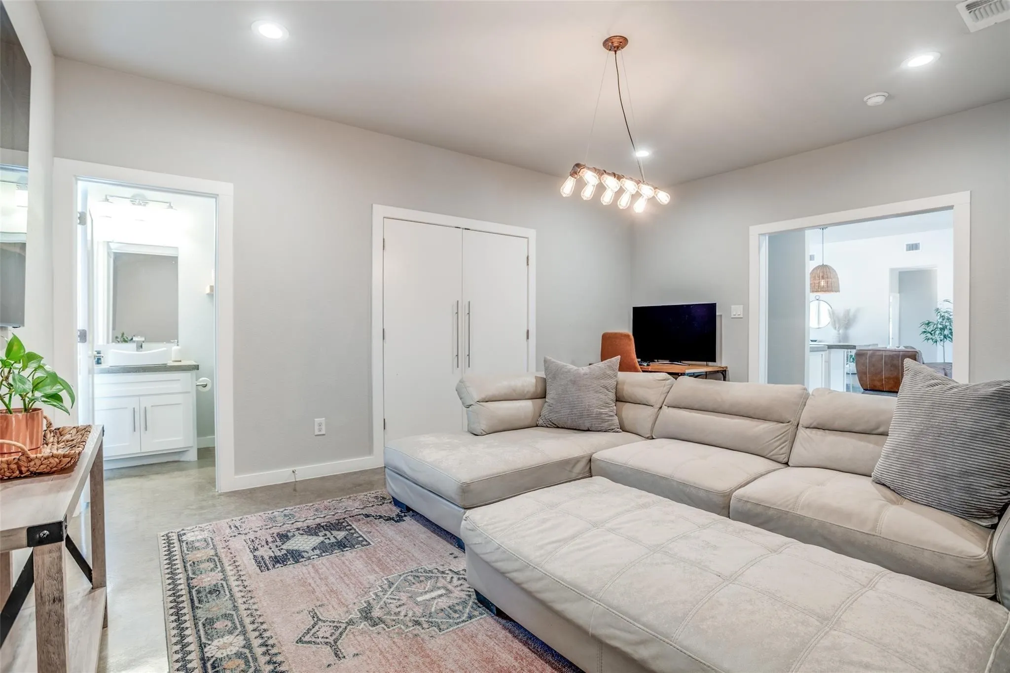 Single Family Residence For Sale in Parker County , 104 Windsong Court, Weatherford, Texas 76087, 4 Bedroom, 4 Bathroom, 2 Garage spaces, 2,611 Sqft, built in 2016, mls#21355448, Real Estate Agent in Weatherford, Homes For Sale in Parker county, Homes For Sale in Weatherford, Realtor in Weatherford Texas, Real Estate Brokerage Independent Realty Texas, Luminita Cordes Realtor