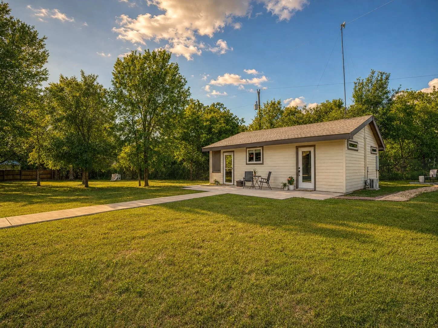 Single Family Residence For Sale in Parker County , 104 Windsong Court, Weatherford, Texas 76087, 4 Bedroom, 4 Bathroom, 2 Garage spaces, 2,611 Sqft, built in 2016, mls#21355448, Real Estate Agent in Weatherford, Homes For Sale in Parker county, Homes For Sale in Weatherford, Realtor in Weatherford Texas, Real Estate Brokerage Independent Realty Texas, Luminita Cordes Realtor