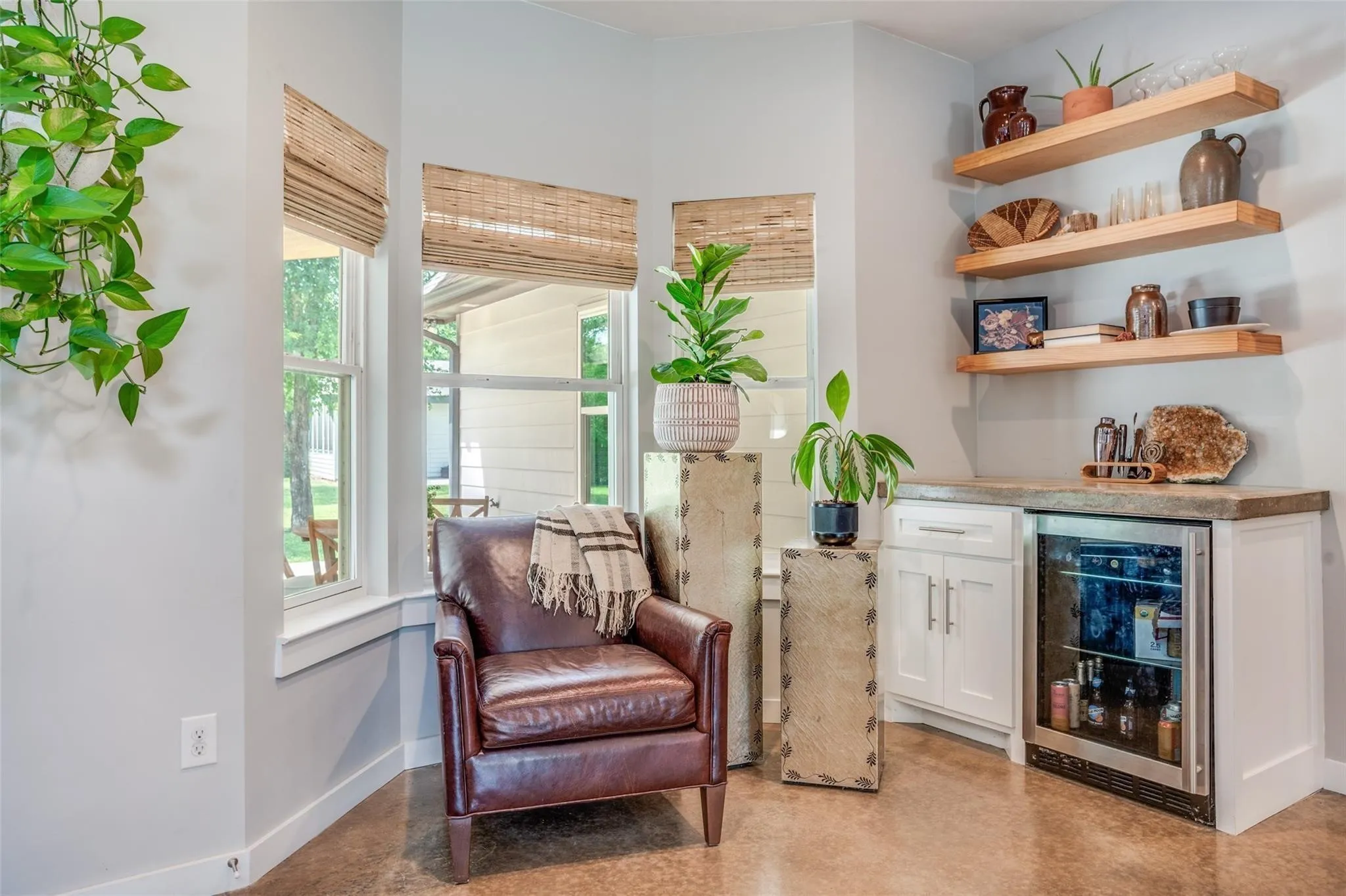 Single Family Residence For Sale in Parker County , 104 Windsong Court, Weatherford, Texas 76087, 4 Bedroom, 4 Bathroom, 2 Garage spaces, 2,611 Sqft, built in 2016, mls#21355448, Real Estate Agent in Weatherford, Homes For Sale in Parker county, Homes For Sale in Weatherford, Realtor in Weatherford Texas, Real Estate Brokerage Independent Realty Texas, Luminita Cordes Realtor