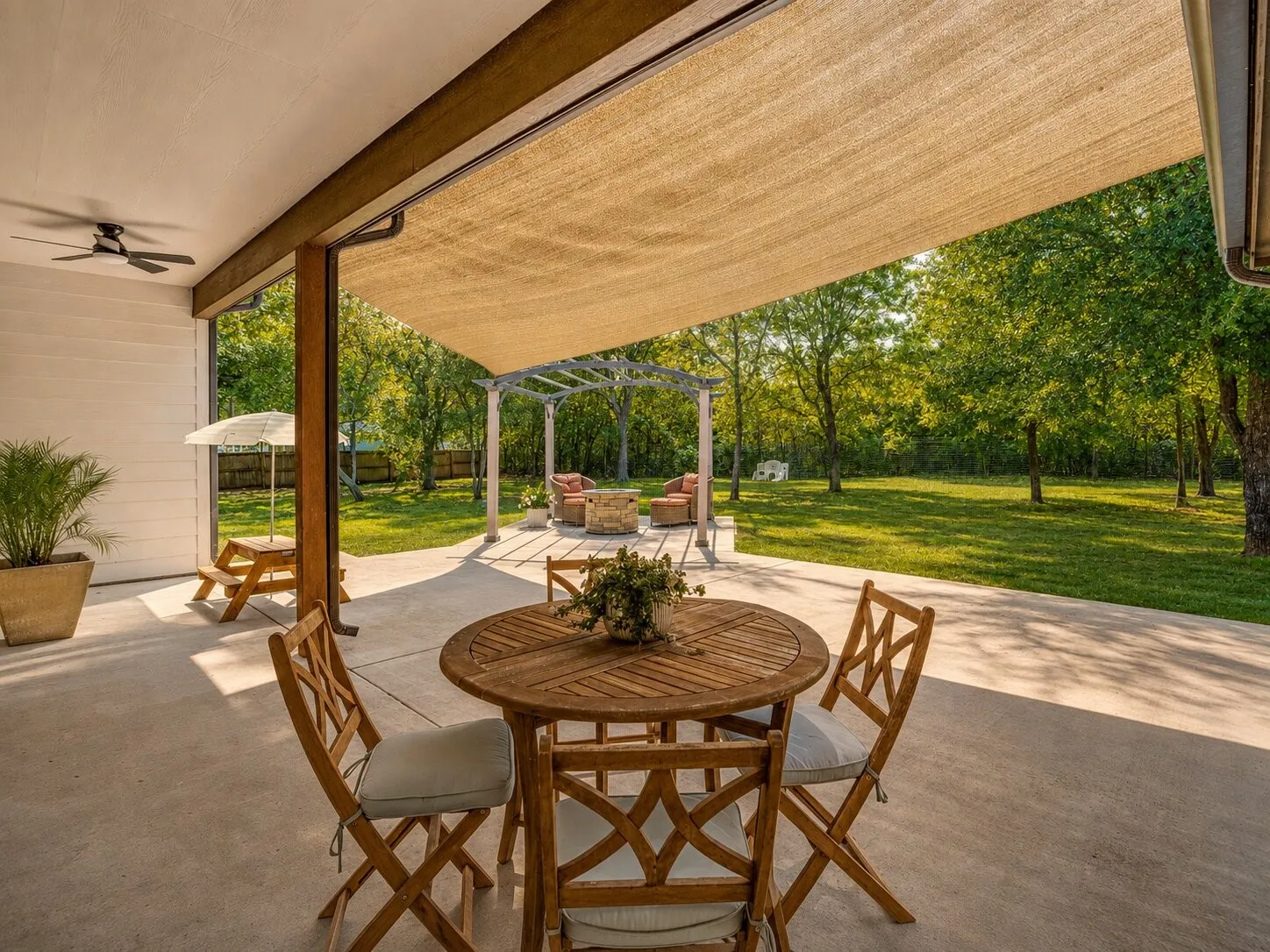 Single Family Residence For Sale in Parker County , 104 Windsong Court, Weatherford, Texas 76087, 4 Bedroom, 4 Bathroom, 2 Garage spaces, 2,611 Sqft, built in 2016, mls#21355448, Real Estate Agent in Weatherford, Homes For Sale in Parker county, Homes For Sale in Weatherford, Realtor in Weatherford Texas, Real Estate Brokerage Independent Realty Texas, Luminita Cordes Realtor