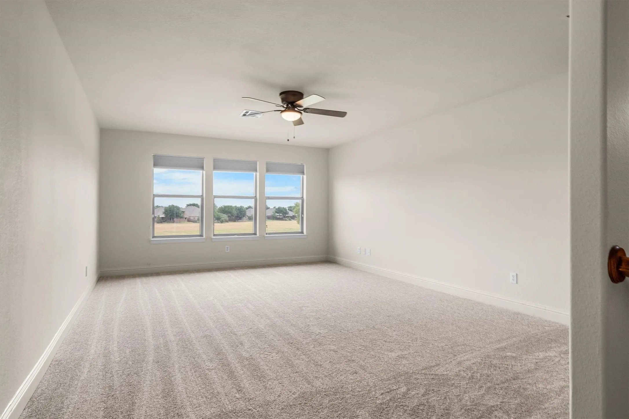 Bright, versatile room with ceiling fan, ready for your vision