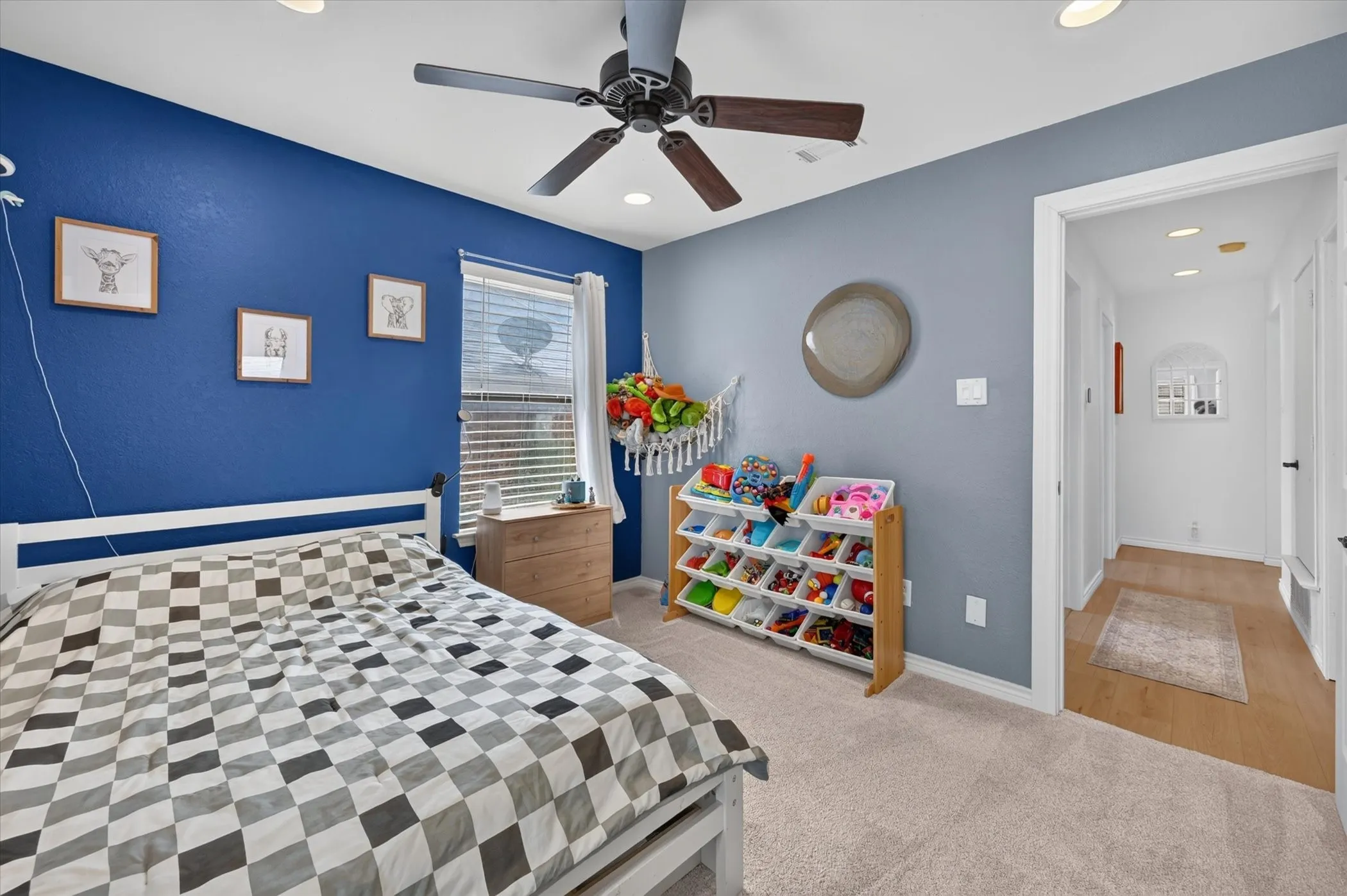 Single Family Residence For Sale in Tarrant County , 8233 Willis Lane, Watauga, Texas 76148, 3 Bedroom, 2 Bathroom, 2 Garage spaces, 1,461 Sqft, built in 1986, mls#21370486, Real Estate Agent in Watauga, Homes For Sale in Tarrant county, Homes For Sale in Watauga, Realtor in Watauga Texas, Real Estate Brokerage Independent Realty Texas, Luminita Cordes Realtor