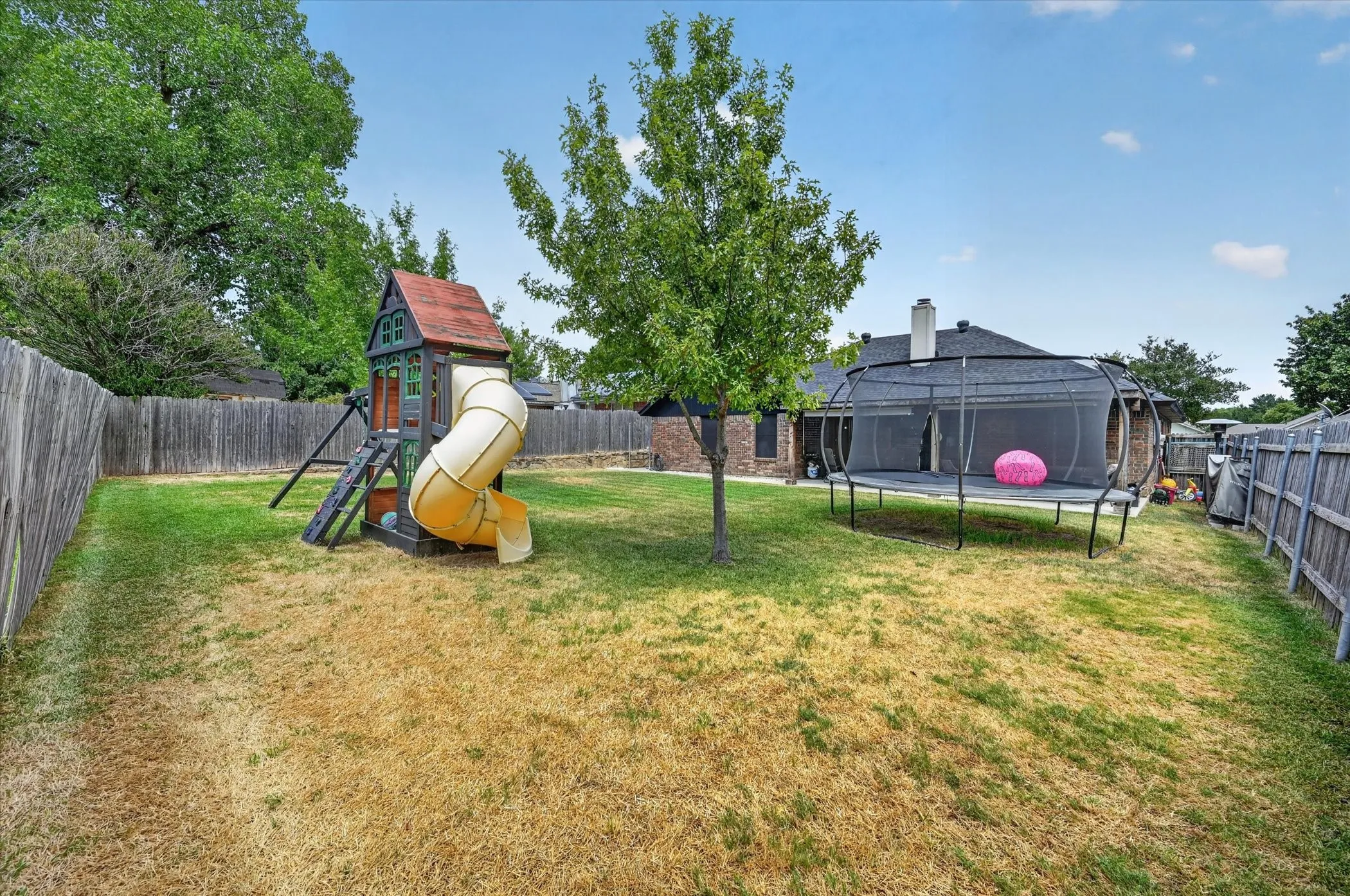 Single Family Residence For Sale in Tarrant County , 8233 Willis Lane, Watauga, Texas 76148, 3 Bedroom, 2 Bathroom, 2 Garage spaces, 1,461 Sqft, built in 1986, mls#21370486, Real Estate Agent in Watauga, Homes For Sale in Tarrant county, Homes For Sale in Watauga, Realtor in Watauga Texas, Real Estate Brokerage Independent Realty Texas, Luminita Cordes Realtor
