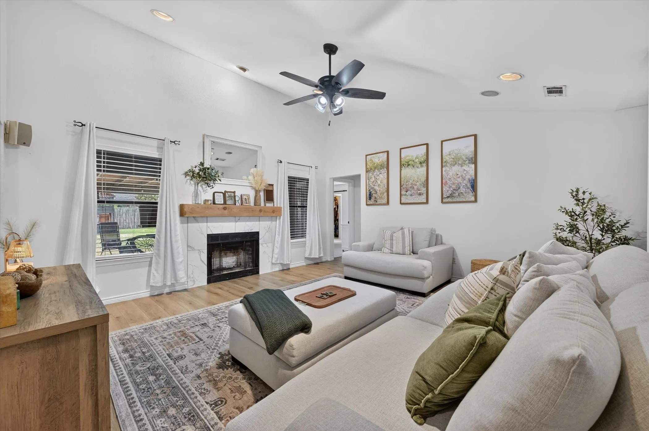 Single Family Residence For Sale in Tarrant County , 8233 Willis Lane, Watauga, Texas 76148, 3 Bedroom, 2 Bathroom, 2 Garage spaces, 1,461 Sqft, built in 1986, mls#21370486, Real Estate Agent in Watauga, Homes For Sale in Tarrant county, Homes For Sale in Watauga, Realtor in Watauga Texas, Real Estate Brokerage Independent Realty Texas, Luminita Cordes Realtor
