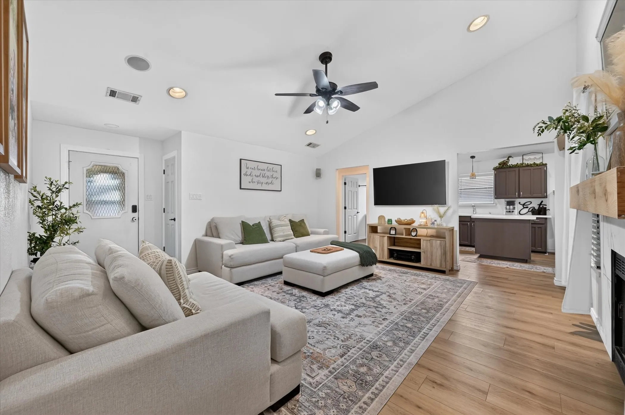 Single Family Residence For Sale in Tarrant County , 8233 Willis Lane, Watauga, Texas 76148, 3 Bedroom, 2 Bathroom, 2 Garage spaces, 1,461 Sqft, built in 1986, mls#21370486, Real Estate Agent in Watauga, Homes For Sale in Tarrant county, Homes For Sale in Watauga, Realtor in Watauga Texas, Real Estate Brokerage Independent Realty Texas, Luminita Cordes Realtor