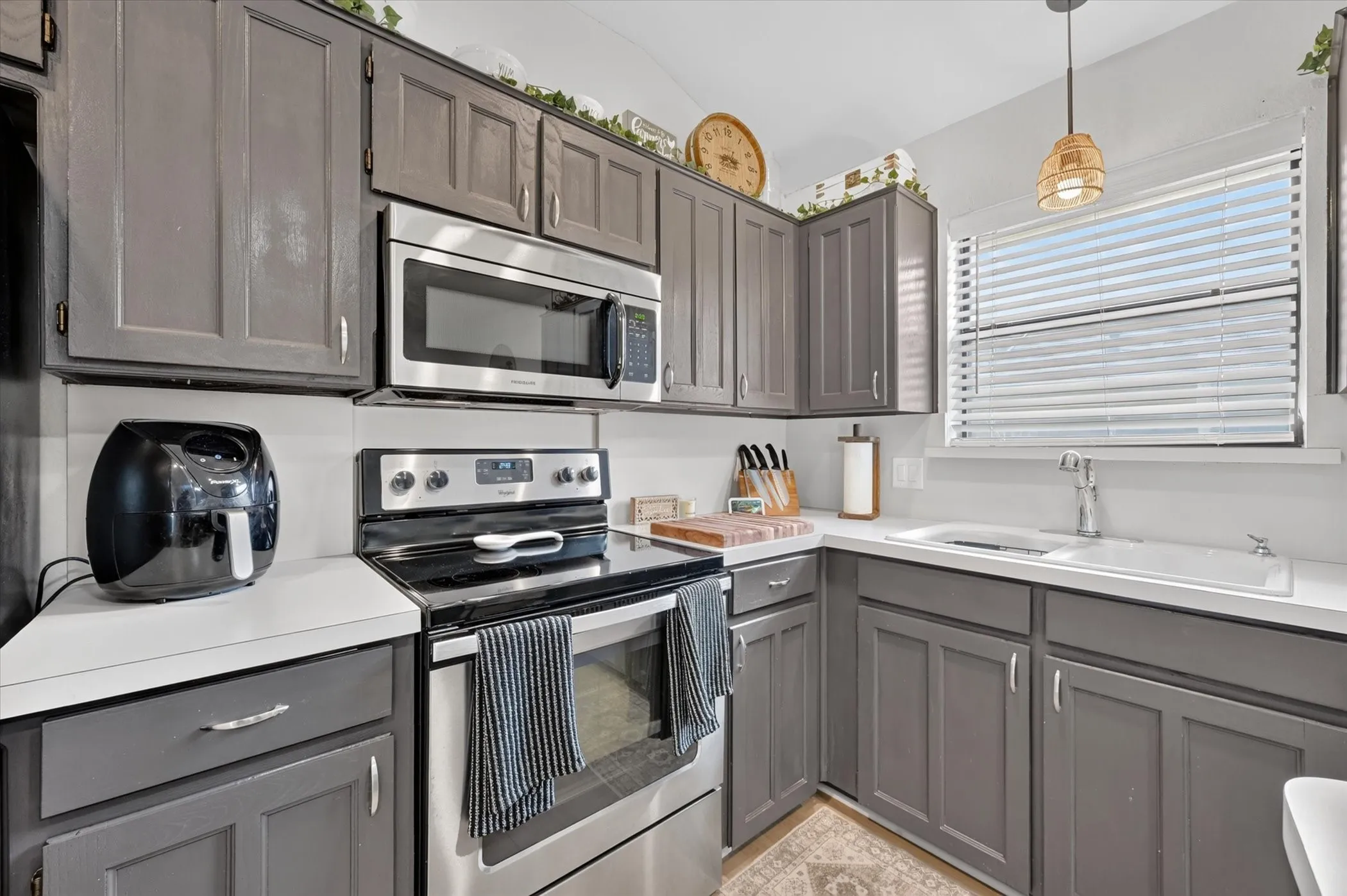 Single Family Residence For Sale in Tarrant County , 8233 Willis Lane, Watauga, Texas 76148, 3 Bedroom, 2 Bathroom, 2 Garage spaces, 1,461 Sqft, built in 1986, mls#21370486, Real Estate Agent in Watauga, Homes For Sale in Tarrant county, Homes For Sale in Watauga, Realtor in Watauga Texas, Real Estate Brokerage Independent Realty Texas, Luminita Cordes Realtor