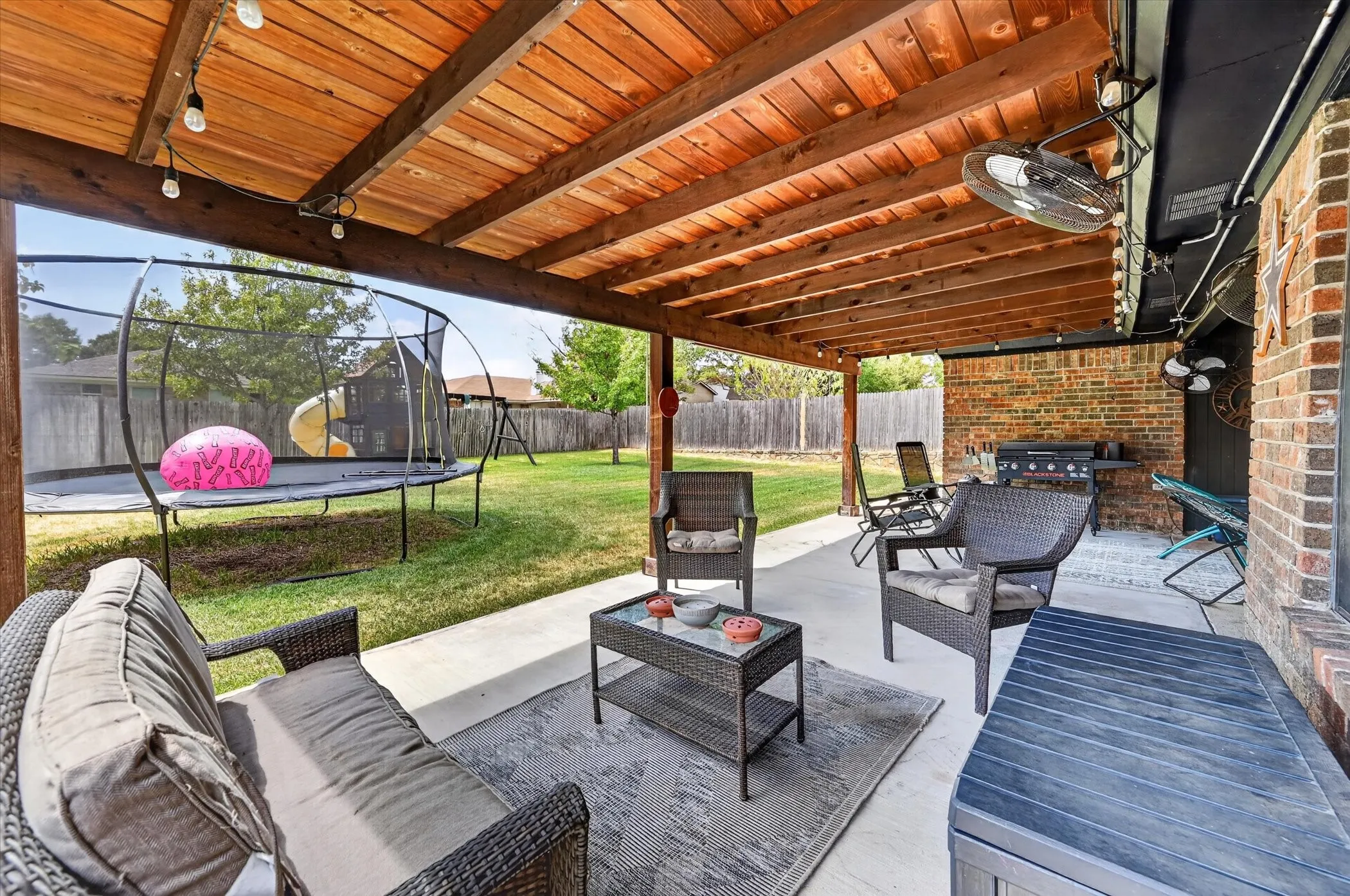 Single Family Residence For Sale in Tarrant County , 8233 Willis Lane, Watauga, Texas 76148, 3 Bedroom, 2 Bathroom, 2 Garage spaces, 1,461 Sqft, built in 1986, mls#21370486, Real Estate Agent in Watauga, Homes For Sale in Tarrant county, Homes For Sale in Watauga, Realtor in Watauga Texas, Real Estate Brokerage Independent Realty Texas, Luminita Cordes Realtor