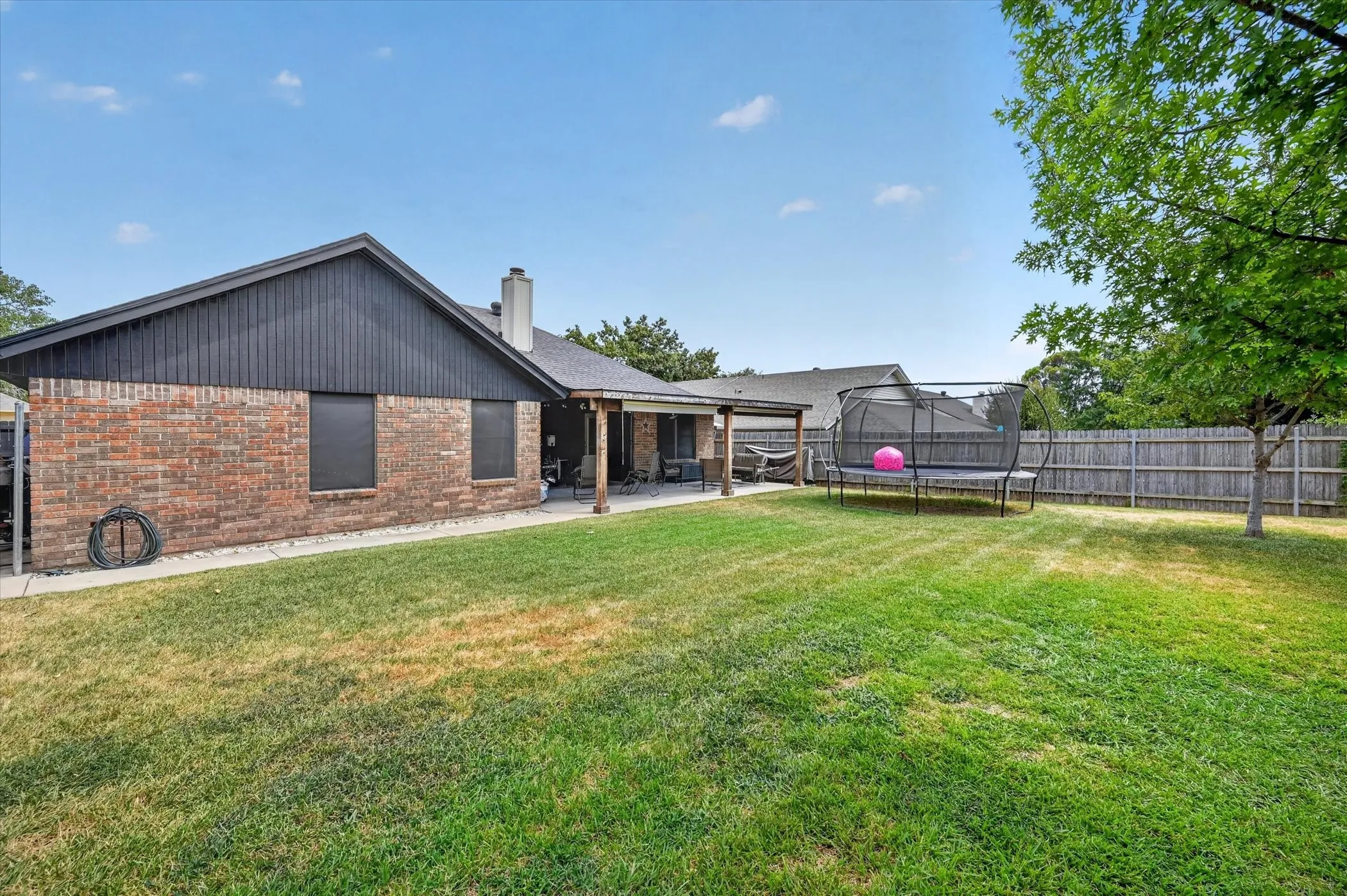 Single Family Residence For Sale in Tarrant County , 8233 Willis Lane, Watauga, Texas 76148, 3 Bedroom, 2 Bathroom, 2 Garage spaces, 1,461 Sqft, built in 1986, mls#21370486, Real Estate Agent in Watauga, Homes For Sale in Tarrant county, Homes For Sale in Watauga, Realtor in Watauga Texas, Real Estate Brokerage Independent Realty Texas, Luminita Cordes Realtor