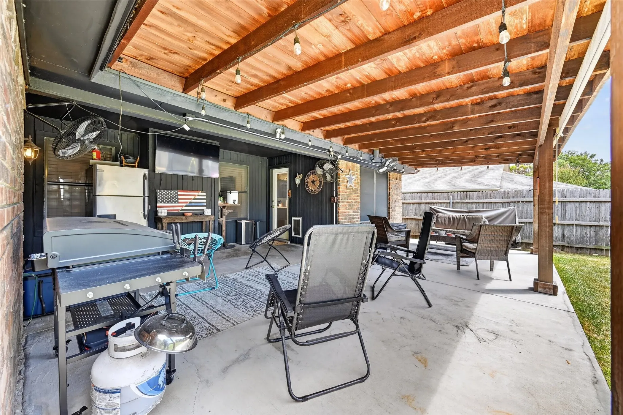 Single Family Residence For Sale in Tarrant County , 8233 Willis Lane, Watauga, Texas 76148, 3 Bedroom, 2 Bathroom, 2 Garage spaces, 1,461 Sqft, built in 1986, mls#21370486, Real Estate Agent in Watauga, Homes For Sale in Tarrant county, Homes For Sale in Watauga, Realtor in Watauga Texas, Real Estate Brokerage Independent Realty Texas, Luminita Cordes Realtor
