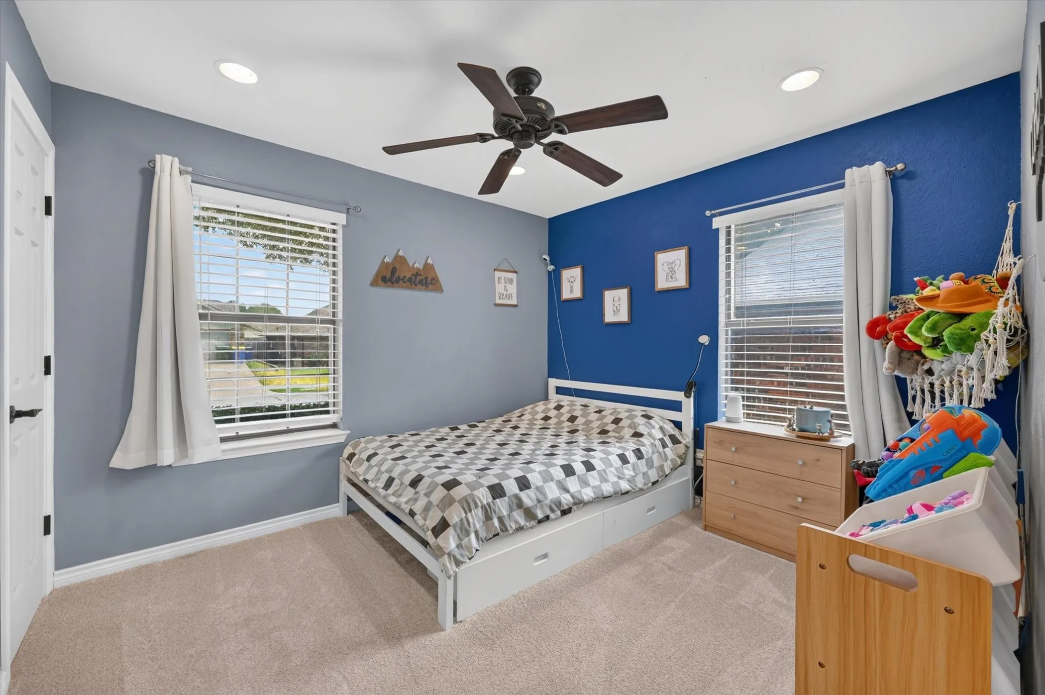 Single Family Residence For Sale in Tarrant County , 8233 Willis Lane, Watauga, Texas 76148, 3 Bedroom, 2 Bathroom, 2 Garage spaces, 1,461 Sqft, built in 1986, mls#21370486, Real Estate Agent in Watauga, Homes For Sale in Tarrant county, Homes For Sale in Watauga, Realtor in Watauga Texas, Real Estate Brokerage Independent Realty Texas, Luminita Cordes Realtor