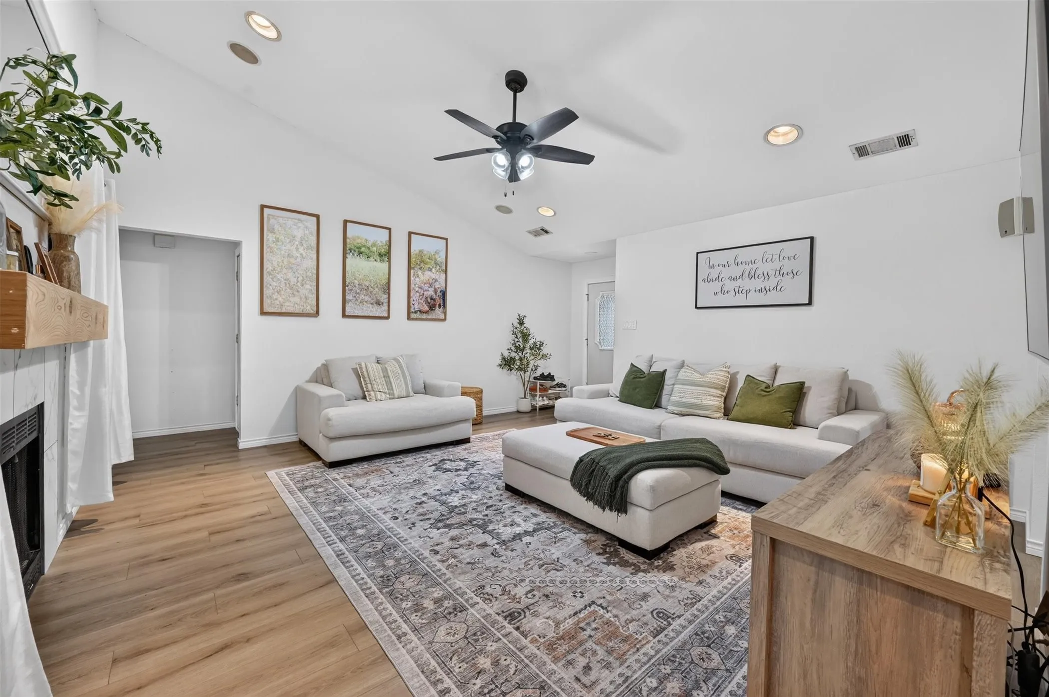 Single Family Residence For Sale in Tarrant County , 8233 Willis Lane, Watauga, Texas 76148, 3 Bedroom, 2 Bathroom, 2 Garage spaces, 1,461 Sqft, built in 1986, mls#21370486, Real Estate Agent in Watauga, Homes For Sale in Tarrant county, Homes For Sale in Watauga, Realtor in Watauga Texas, Real Estate Brokerage Independent Realty Texas, Luminita Cordes Realtor