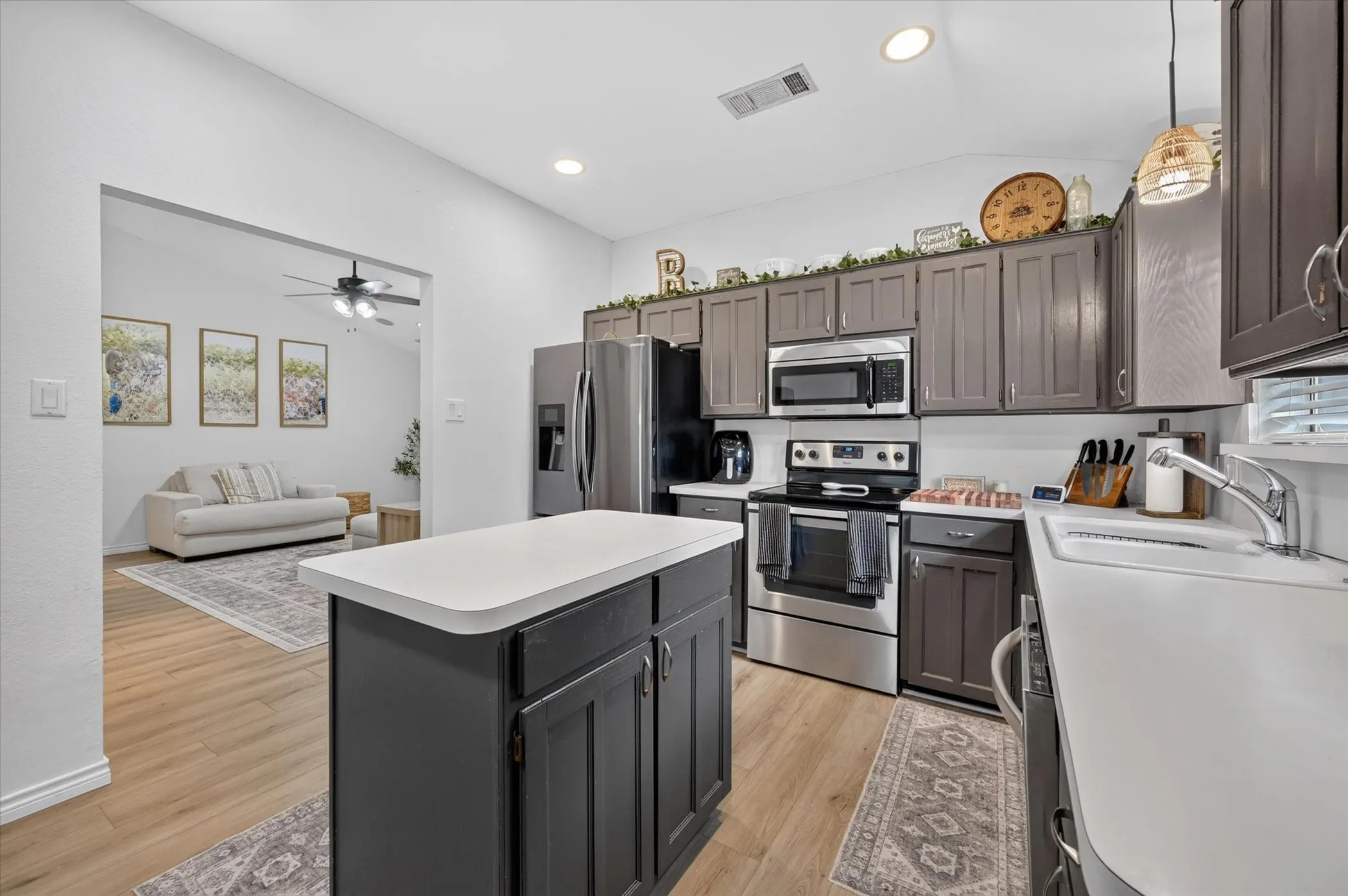 Single Family Residence For Sale in Tarrant County , 8233 Willis Lane, Watauga, Texas 76148, 3 Bedroom, 2 Bathroom, 2 Garage spaces, 1,461 Sqft, built in 1986, mls#21370486, Real Estate Agent in Watauga, Homes For Sale in Tarrant county, Homes For Sale in Watauga, Realtor in Watauga Texas, Real Estate Brokerage Independent Realty Texas, Luminita Cordes Realtor