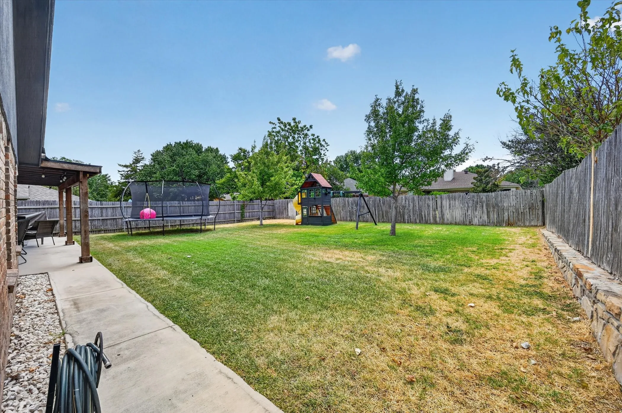 Single Family Residence For Sale in Tarrant County , 8233 Willis Lane, Watauga, Texas 76148, 3 Bedroom, 2 Bathroom, 2 Garage spaces, 1,461 Sqft, built in 1986, mls#21370486, Real Estate Agent in Watauga, Homes For Sale in Tarrant county, Homes For Sale in Watauga, Realtor in Watauga Texas, Real Estate Brokerage Independent Realty Texas, Luminita Cordes Realtor