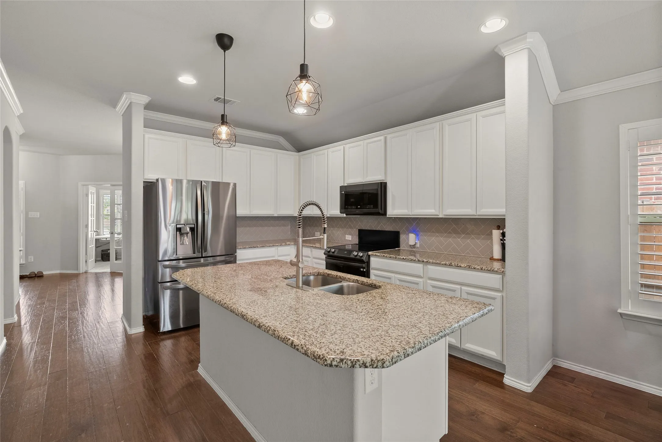 Single Family Residence For Sale in Tarrant County , 4741 Meadow Green Trail, Fort Worth, Texas 76244, 3 Bedroom, 2 Bathroom, 2 Garage spaces, 2,018 Sqft, built in 2016, mls#21371561, Real Estate Agent in Fort Worth, Homes For Sale in Tarrant county, Homes For Sale in Fort Worth, Realtor in Fort Worth Texas, Real Estate Brokerage Independent Realty Texas, Luminita Cordes Realtor