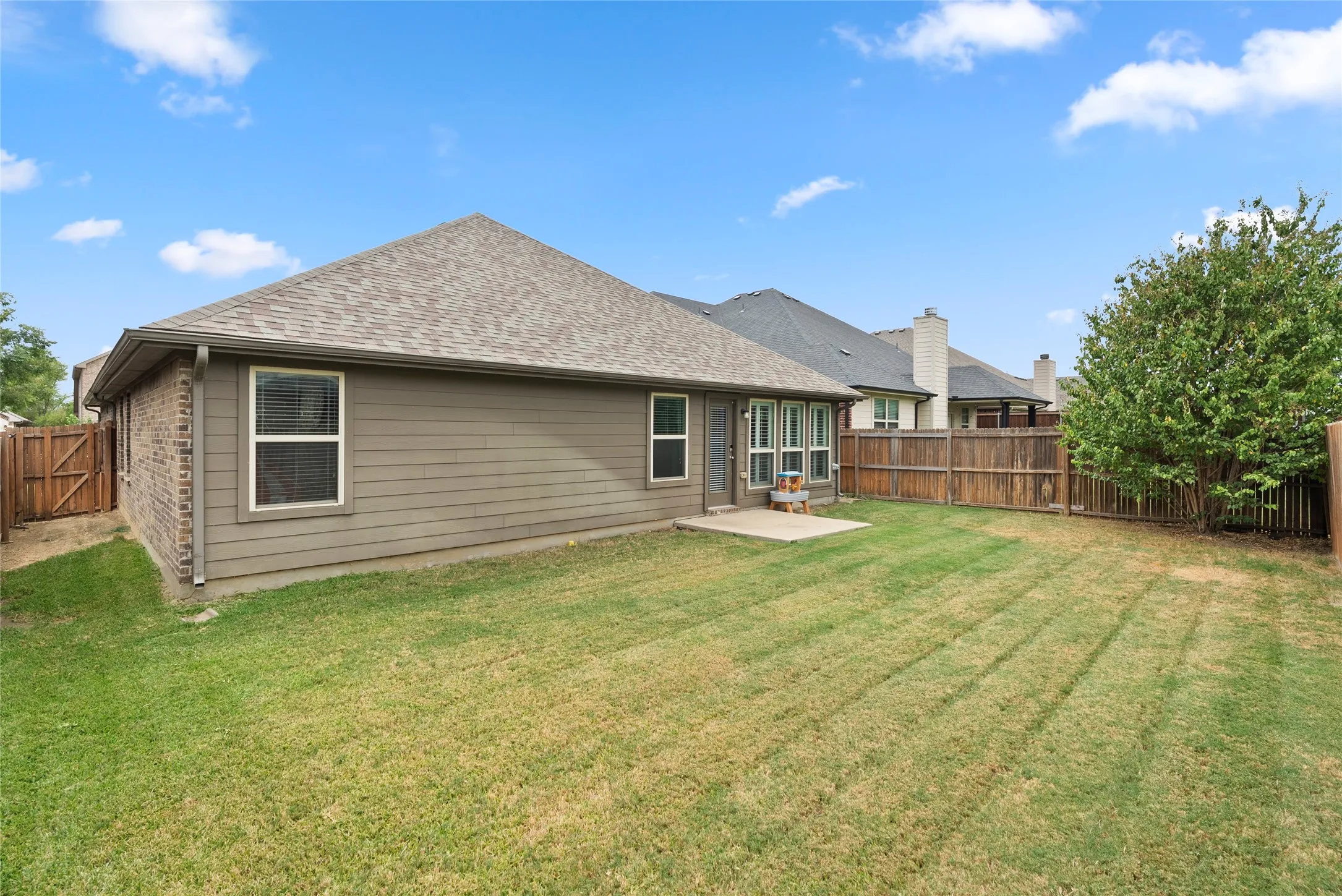 Single Family Residence For Sale in Tarrant County , 4741 Meadow Green Trail, Fort Worth, Texas 76244, 3 Bedroom, 2 Bathroom, 2 Garage spaces, 2,018 Sqft, built in 2016, mls#21371561, Real Estate Agent in Fort Worth, Homes For Sale in Tarrant county, Homes For Sale in Fort Worth, Realtor in Fort Worth Texas, Real Estate Brokerage Independent Realty Texas, Luminita Cordes Realtor