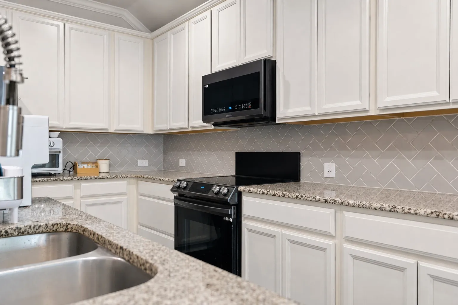 Single Family Residence For Sale in Tarrant County , 4741 Meadow Green Trail, Fort Worth, Texas 76244, 3 Bedroom, 2 Bathroom, 2 Garage spaces, 2,018 Sqft, built in 2016, mls#21371561, Real Estate Agent in Fort Worth, Homes For Sale in Tarrant county, Homes For Sale in Fort Worth, Realtor in Fort Worth Texas, Real Estate Brokerage Independent Realty Texas, Luminita Cordes Realtor