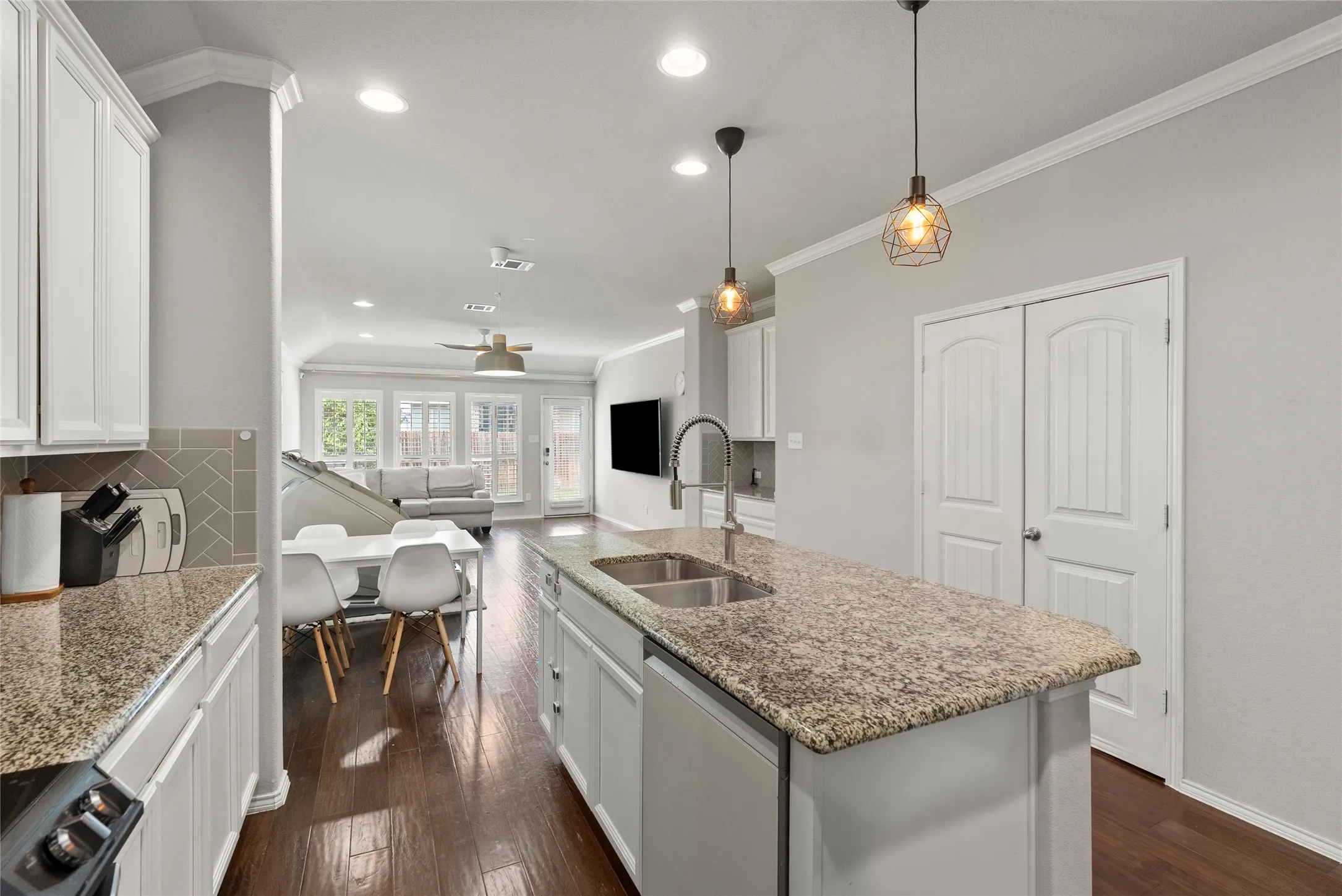 Single Family Residence For Sale in Tarrant County , 4741 Meadow Green Trail, Fort Worth, Texas 76244, 3 Bedroom, 2 Bathroom, 2 Garage spaces, 2,018 Sqft, built in 2016, mls#21371561, Real Estate Agent in Fort Worth, Homes For Sale in Tarrant county, Homes For Sale in Fort Worth, Realtor in Fort Worth Texas, Real Estate Brokerage Independent Realty Texas, Luminita Cordes Realtor