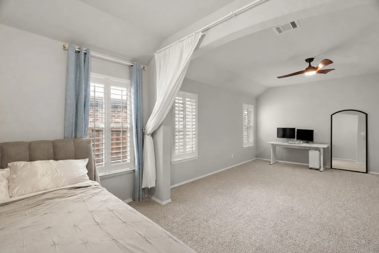 Single Family Residence For Sale in Tarrant County , 4741 Meadow Green Trail, Fort Worth, Texas 76244, 3 Bedroom, 2 Bathroom, 2 Garage spaces, 2,018 Sqft, built in 2016, mls#21371561, Real Estate Agent in Fort Worth, Homes For Sale in Tarrant county, Homes For Sale in Fort Worth, Realtor in Fort Worth Texas, Real Estate Brokerage Independent Realty Texas, Luminita Cordes Realtor