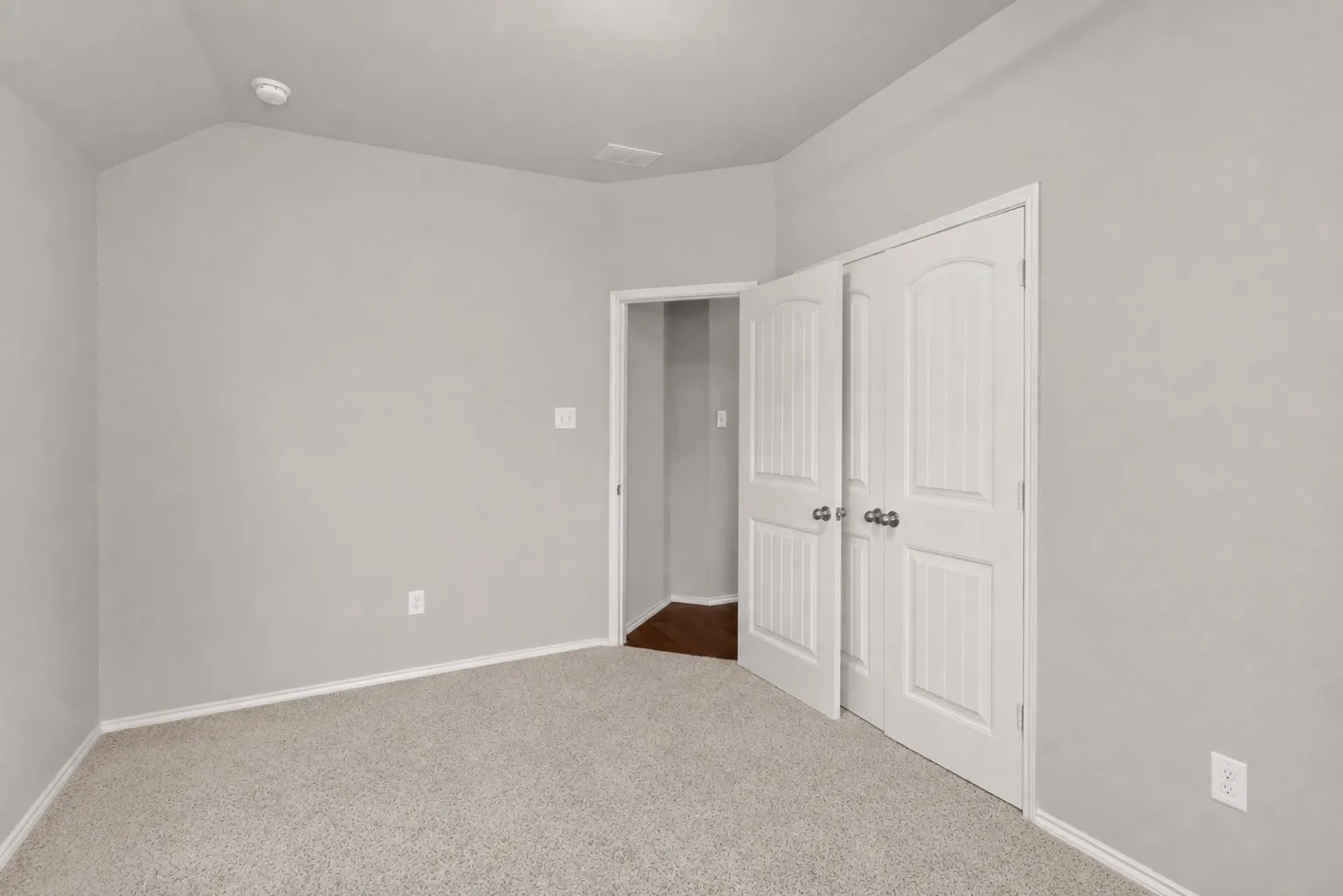 Single Family Residence For Sale in Tarrant County , 4741 Meadow Green Trail, Fort Worth, Texas 76244, 3 Bedroom, 2 Bathroom, 2 Garage spaces, 2,018 Sqft, built in 2016, mls#21371561, Real Estate Agent in Fort Worth, Homes For Sale in Tarrant county, Homes For Sale in Fort Worth, Realtor in Fort Worth Texas, Real Estate Brokerage Independent Realty Texas, Luminita Cordes Realtor