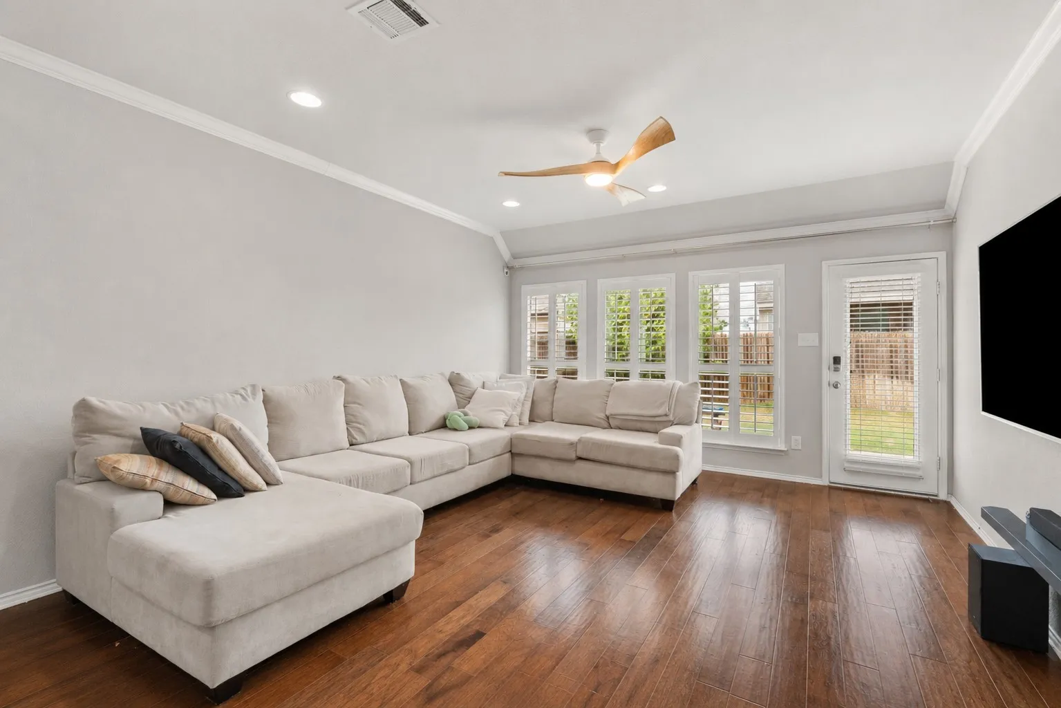 Single Family Residence For Sale in Tarrant County , 4741 Meadow Green Trail, Fort Worth, Texas 76244, 3 Bedroom, 2 Bathroom, 2 Garage spaces, 2,018 Sqft, built in 2016, mls#21371561, Real Estate Agent in Fort Worth, Homes For Sale in Tarrant county, Homes For Sale in Fort Worth, Realtor in Fort Worth Texas, Real Estate Brokerage Independent Realty Texas, Luminita Cordes Realtor