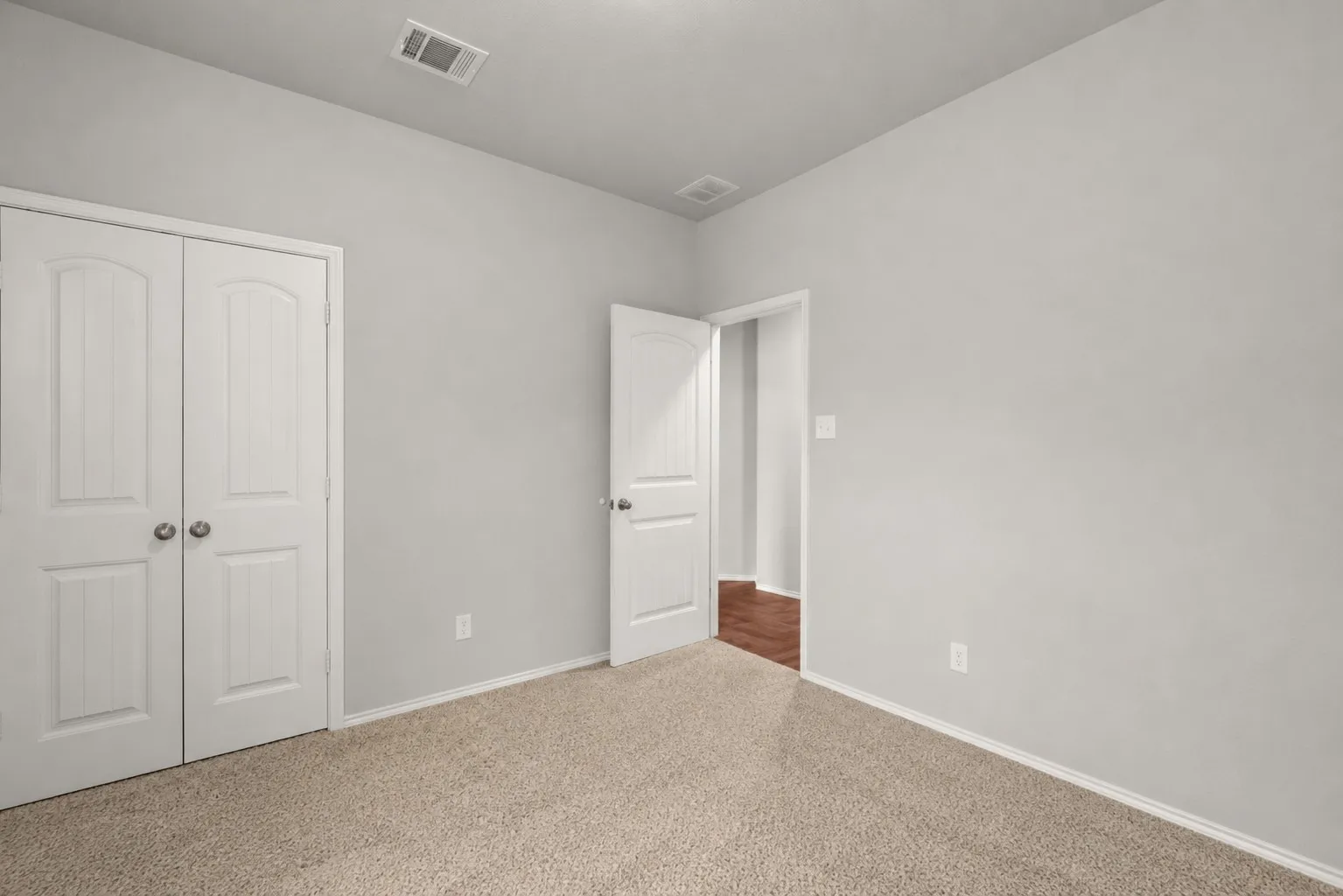 Single Family Residence For Sale in Tarrant County , 4741 Meadow Green Trail, Fort Worth, Texas 76244, 3 Bedroom, 2 Bathroom, 2 Garage spaces, 2,018 Sqft, built in 2016, mls#21371561, Real Estate Agent in Fort Worth, Homes For Sale in Tarrant county, Homes For Sale in Fort Worth, Realtor in Fort Worth Texas, Real Estate Brokerage Independent Realty Texas, Luminita Cordes Realtor