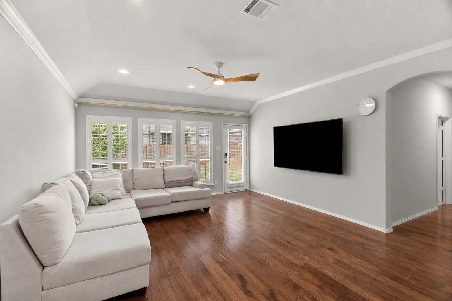 Single Family Residence For Sale in Tarrant County , 4741 Meadow Green Trail, Fort Worth, Texas 76244, 3 Bedroom, 2 Bathroom, 2 Garage spaces, 2,018 Sqft, built in 2016, mls#21371561, Real Estate Agent in Fort Worth, Homes For Sale in Tarrant county, Homes For Sale in Fort Worth, Realtor in Fort Worth Texas, Real Estate Brokerage Independent Realty Texas, Luminita Cordes Realtor