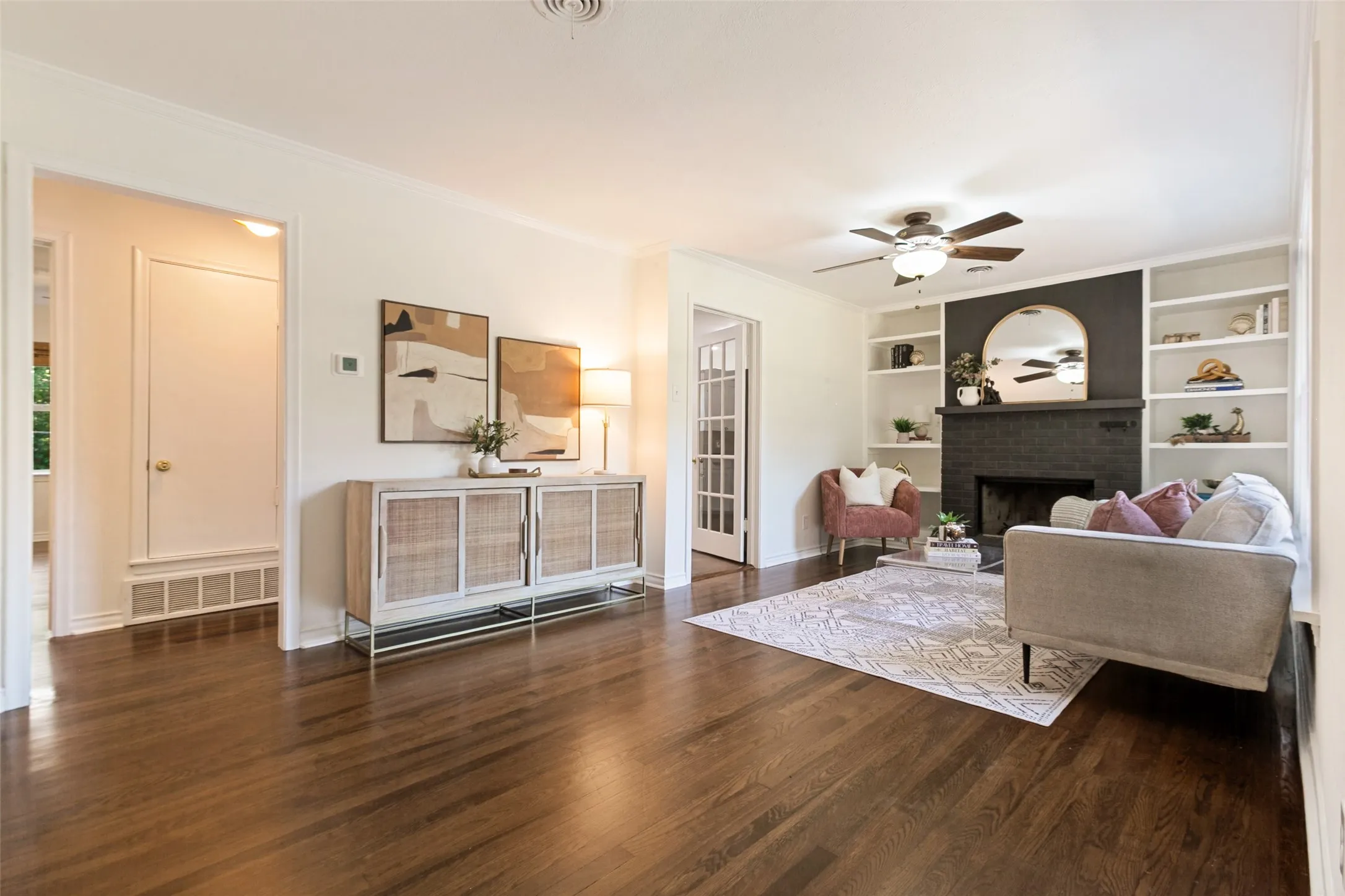 Single Family Residence For Sale in Dallas County , 625 Ridgedale Drive, Richardson, Texas 75080, 3 Bedroom, 2 Bathroom, 1 Garage spaces, 1,246 Sqft, built in 1955, mls#21364314, Real Estate Agent in Richardson, Homes For Sale in Dallas county, Homes For Sale in Richardson, Realtor in Richardson Texas, Real Estate Brokerage Independent Realty Texas, Luminita Cordes Realtor