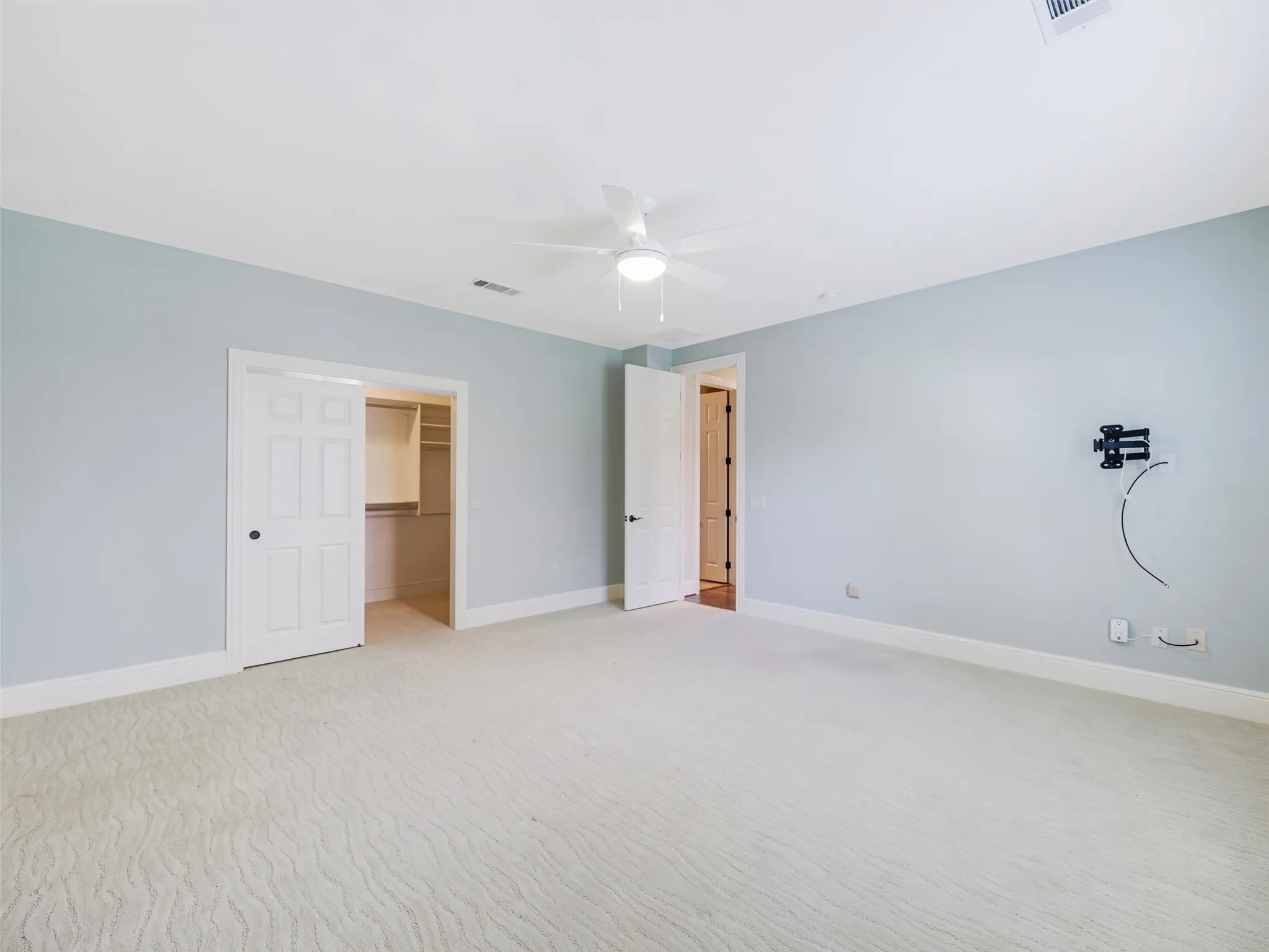 Single Family Residence For Sale in Denton County , 9813 Cypress Street, Denton, Texas 76207, 2 Bedroom, 2 Bathroom, 3 Garage spaces, 2,499 Sqft, built in 2008, mls#21370440, Real Estate Agent in Denton, Homes For Sale in Denton county, Homes For Sale in Denton, Realtor in Denton Texas, Real Estate Brokerage Independent Realty Texas, Luminita Cordes Realtor