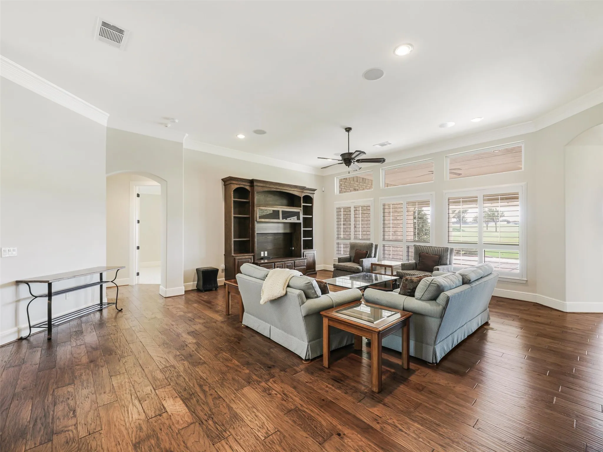 Single Family Residence For Sale in Denton County , 9813 Cypress Street, Denton, Texas 76207, 2 Bedroom, 2 Bathroom, 3 Garage spaces, 2,499 Sqft, built in 2008, mls#21370440, Real Estate Agent in Denton, Homes For Sale in Denton county, Homes For Sale in Denton, Realtor in Denton Texas, Real Estate Brokerage Independent Realty Texas, Luminita Cordes Realtor