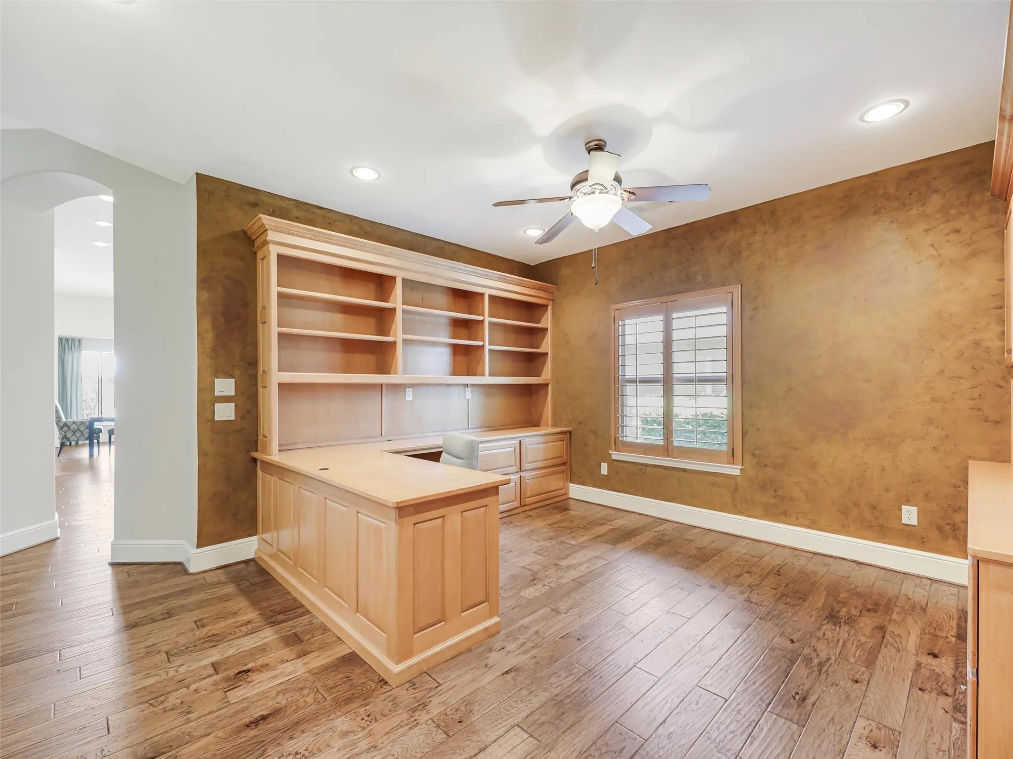 Single Family Residence For Sale in Denton County , 9813 Cypress Street, Denton, Texas 76207, 2 Bedroom, 2 Bathroom, 3 Garage spaces, 2,499 Sqft, built in 2008, mls#21370440, Real Estate Agent in Denton, Homes For Sale in Denton county, Homes For Sale in Denton, Realtor in Denton Texas, Real Estate Brokerage Independent Realty Texas, Luminita Cordes Realtor