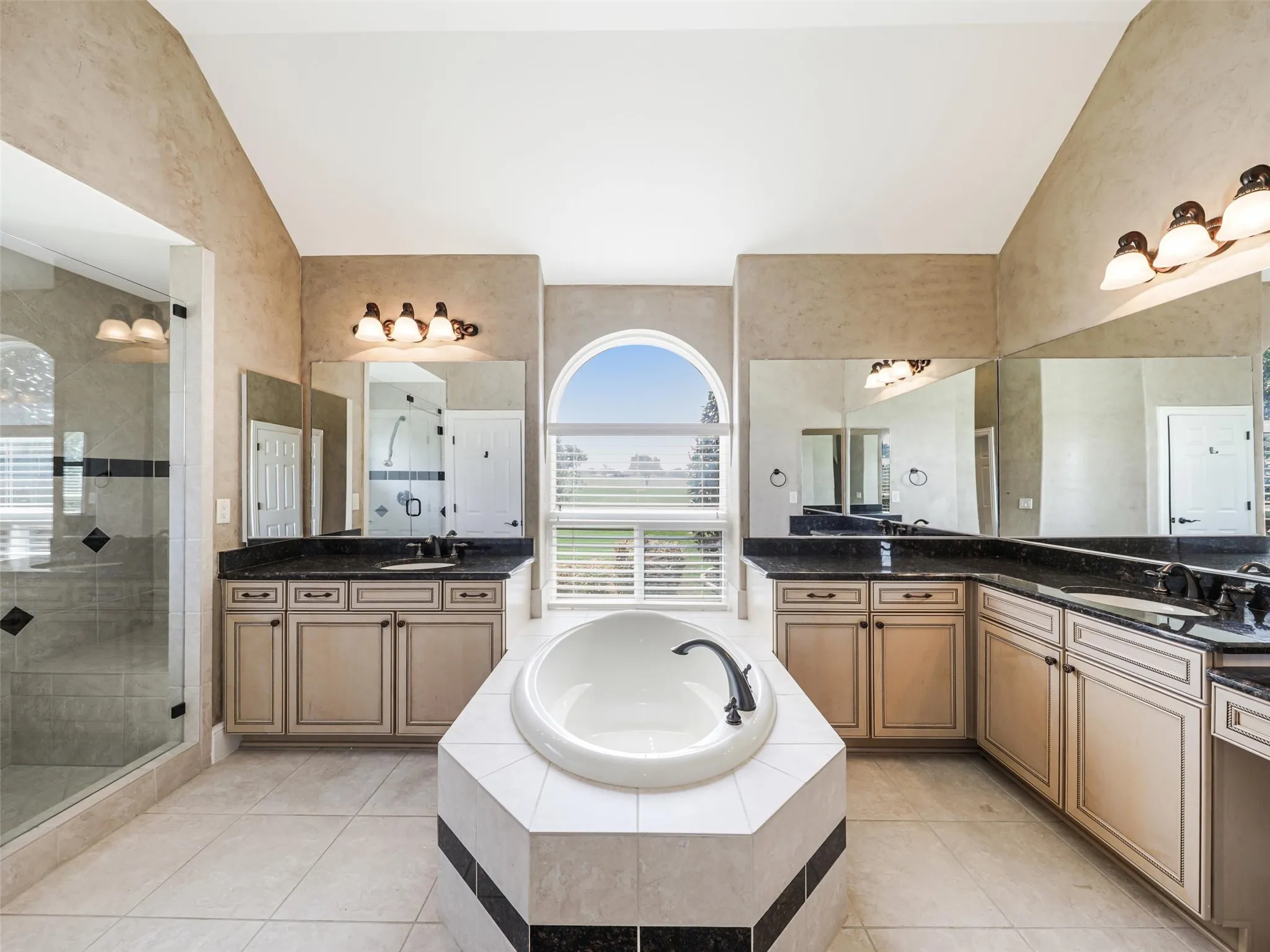 Single Family Residence For Sale in Denton County , 9813 Cypress Street, Denton, Texas 76207, 2 Bedroom, 2 Bathroom, 3 Garage spaces, 2,499 Sqft, built in 2008, mls#21370440, Real Estate Agent in Denton, Homes For Sale in Denton county, Homes For Sale in Denton, Realtor in Denton Texas, Real Estate Brokerage Independent Realty Texas, Luminita Cordes Realtor