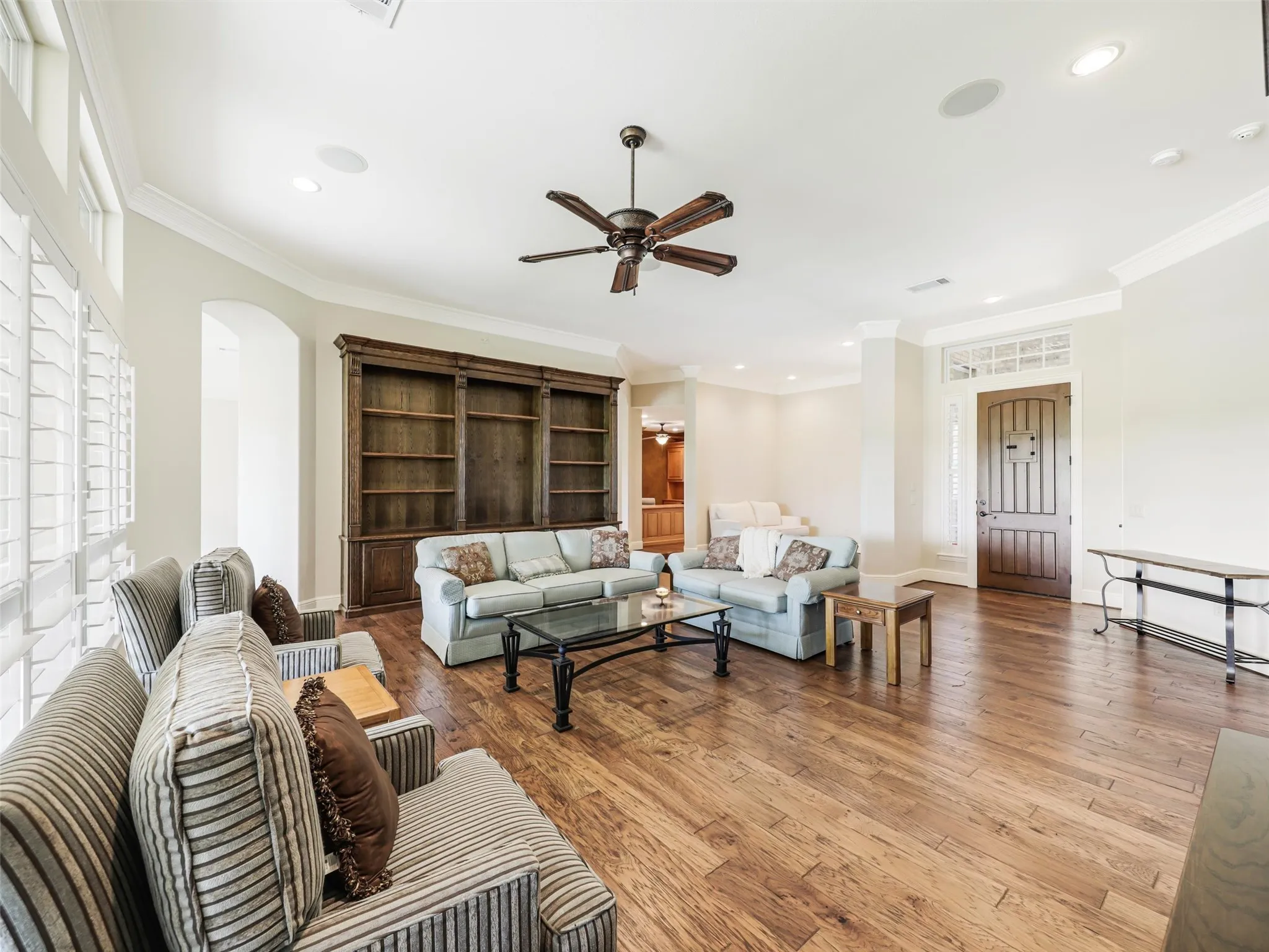 Single Family Residence For Sale in Denton County , 9813 Cypress Street, Denton, Texas 76207, 2 Bedroom, 2 Bathroom, 3 Garage spaces, 2,499 Sqft, built in 2008, mls#21370440, Real Estate Agent in Denton, Homes For Sale in Denton county, Homes For Sale in Denton, Realtor in Denton Texas, Real Estate Brokerage Independent Realty Texas, Luminita Cordes Realtor