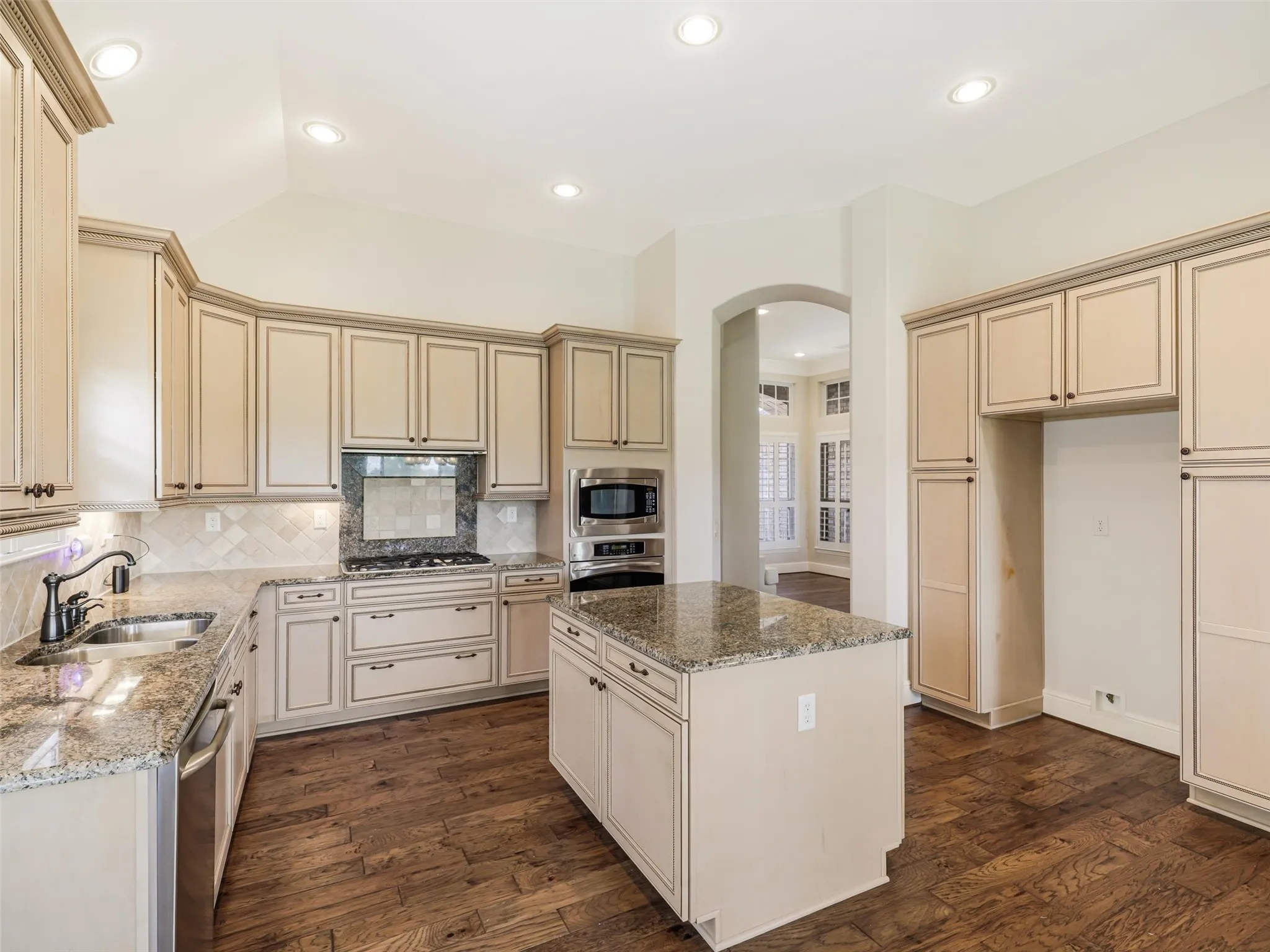 Single Family Residence For Sale in Denton County , 9813 Cypress Street, Denton, Texas 76207, 2 Bedroom, 2 Bathroom, 3 Garage spaces, 2,499 Sqft, built in 2008, mls#21370440, Real Estate Agent in Denton, Homes For Sale in Denton county, Homes For Sale in Denton, Realtor in Denton Texas, Real Estate Brokerage Independent Realty Texas, Luminita Cordes Realtor