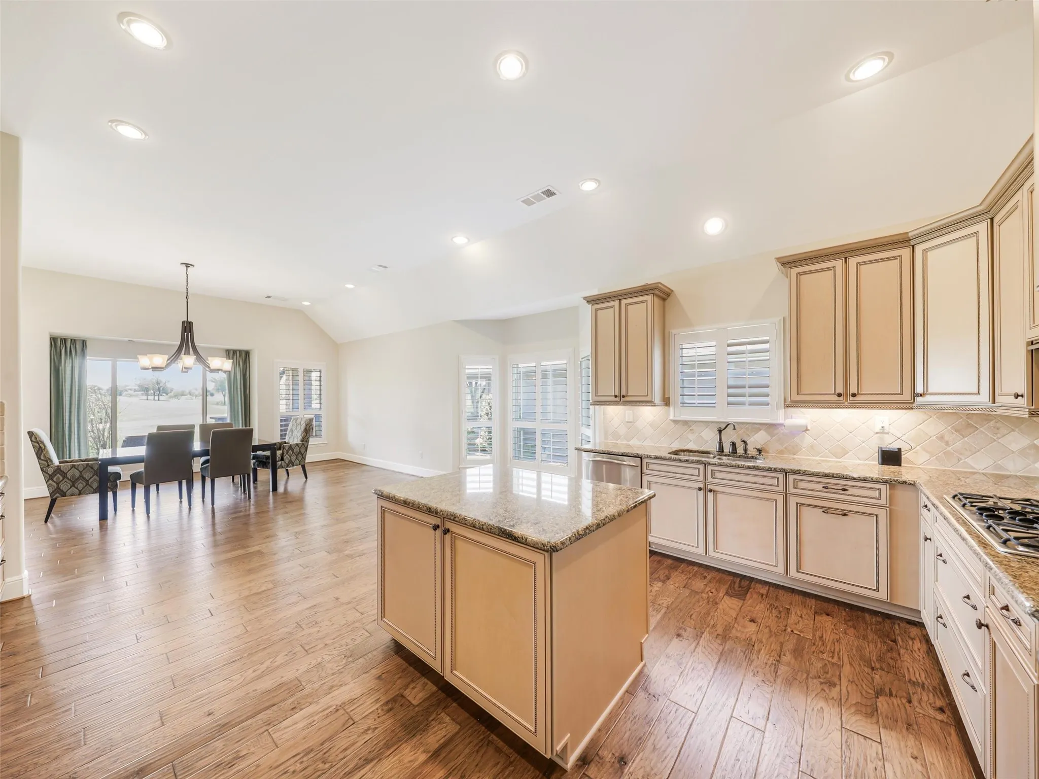 Single Family Residence For Sale in Denton County , 9813 Cypress Street, Denton, Texas 76207, 2 Bedroom, 2 Bathroom, 3 Garage spaces, 2,499 Sqft, built in 2008, mls#21370440, Real Estate Agent in Denton, Homes For Sale in Denton county, Homes For Sale in Denton, Realtor in Denton Texas, Real Estate Brokerage Independent Realty Texas, Luminita Cordes Realtor